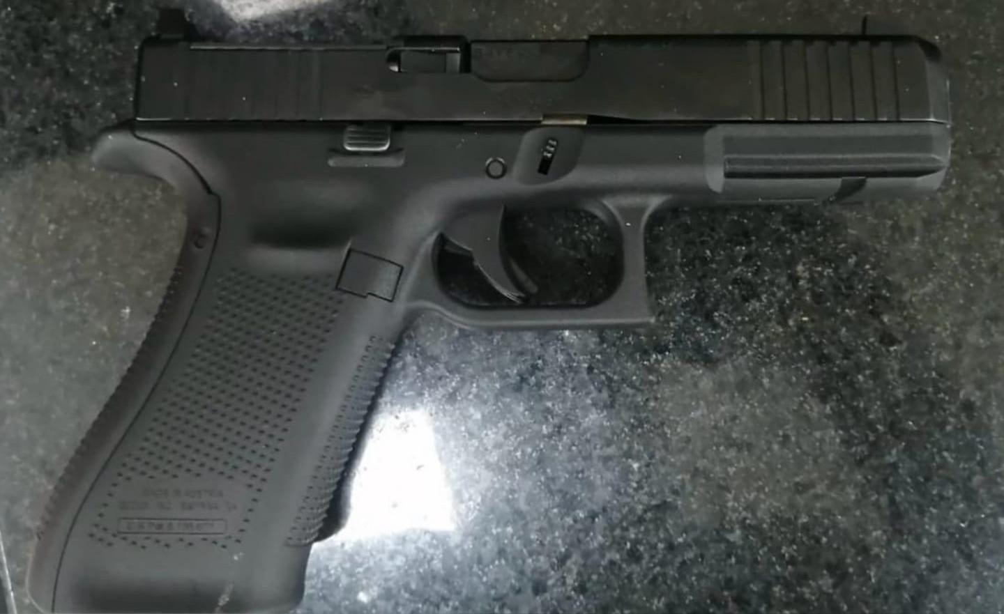 $!Detienen a dos personas armadas en Culiacán; aseguran armas, droga y dinero en efectivo