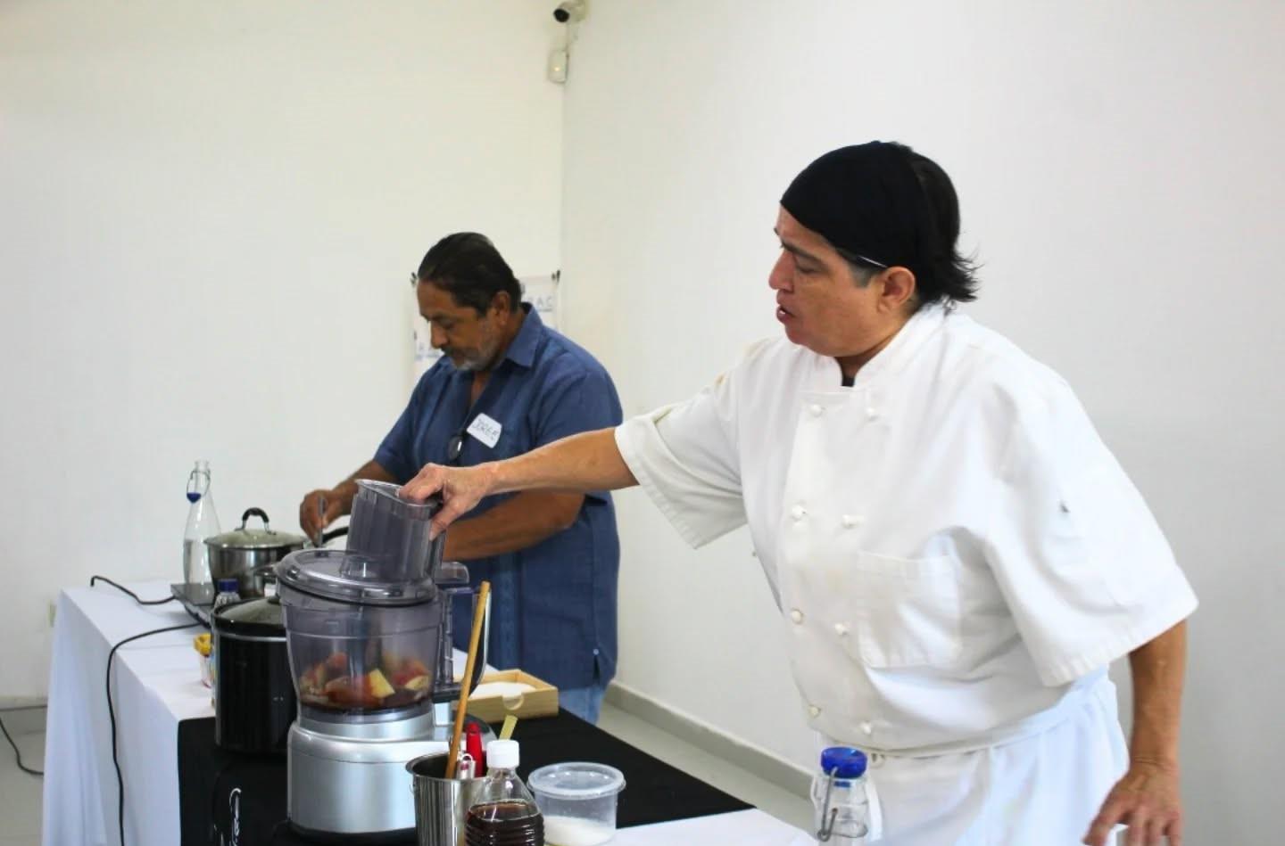 $!Durante la charla, compartió técnicas, ingredientes y secretos de la gastronomía de Corea.