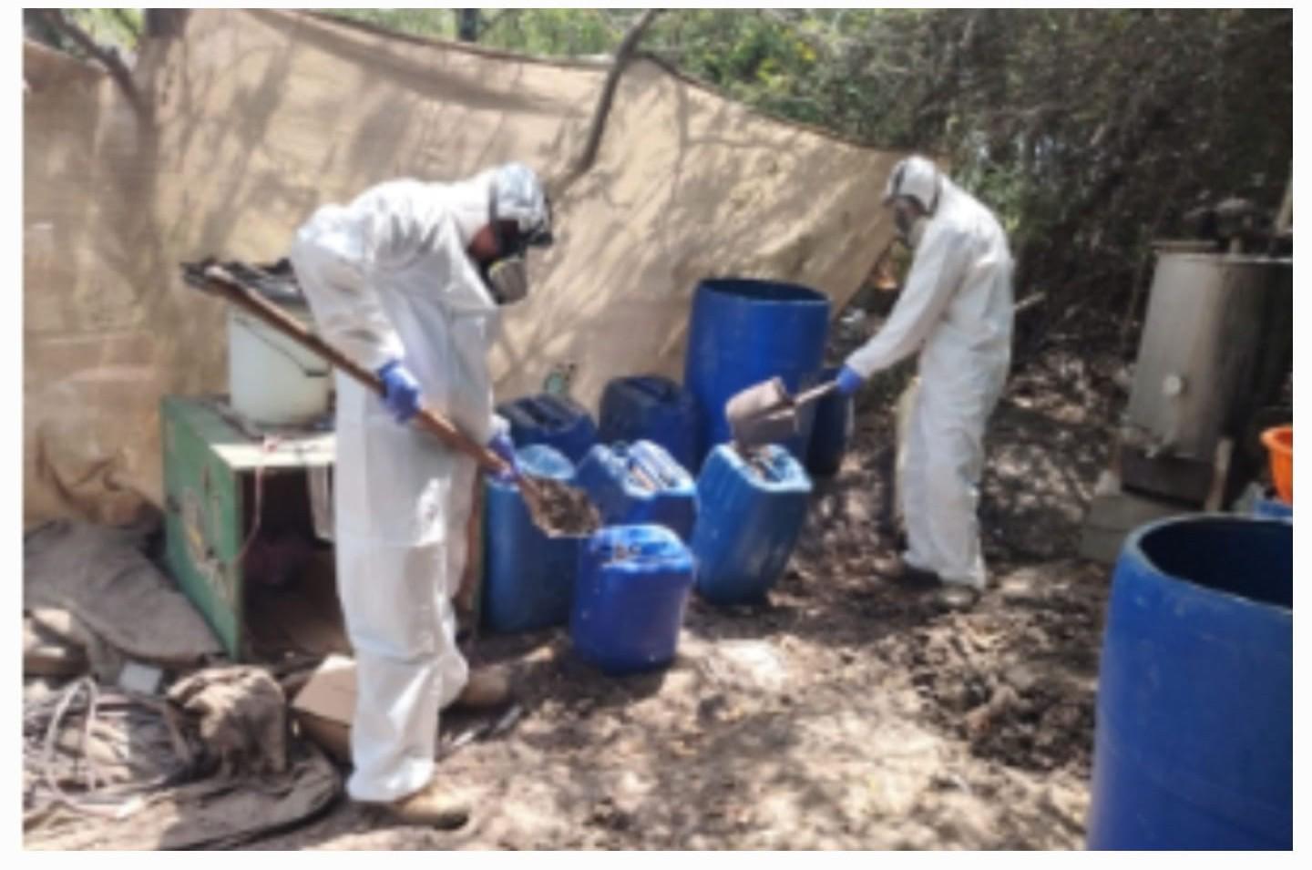 $!Ejército asegura laboratorio clandestino con 20 mil pastillas de fentanilo en Culiacán