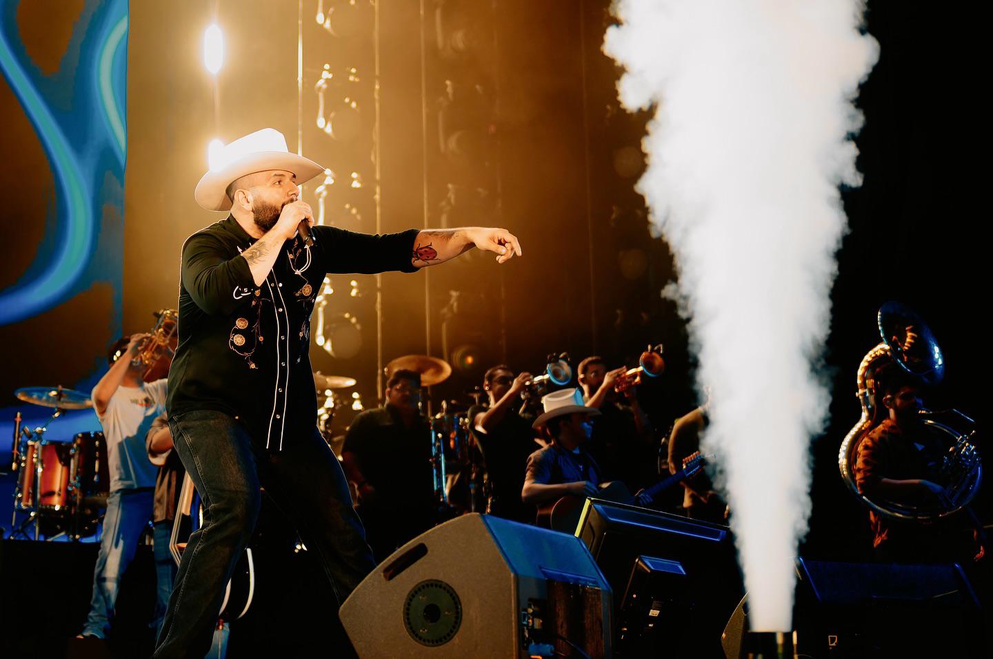 $!Carín León triunfa de nuevo en Europa.