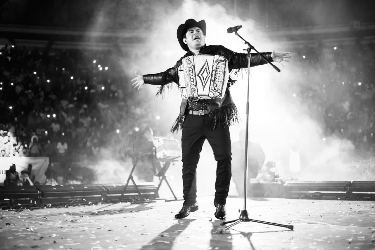 $!Presenta el Teodoro Mariscal largas filas para comprar boletos para ver a Alfredo Olivas