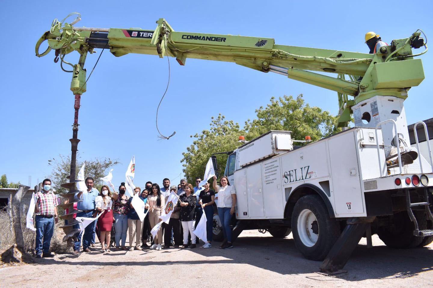 $!Inician trabajos de ampliación de energía eléctrica en Caimanes y La Cruz, en Elota