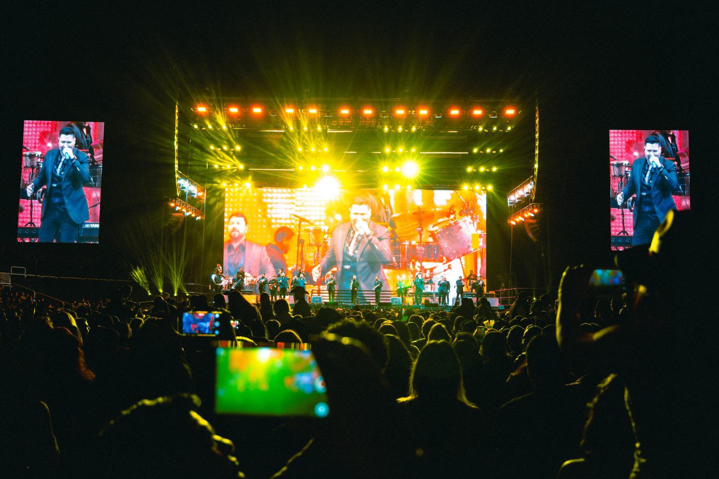 $!Producción fue de primer nivel con luces, sonido y un escenario imponente que hizo vibrar a los asistentes.