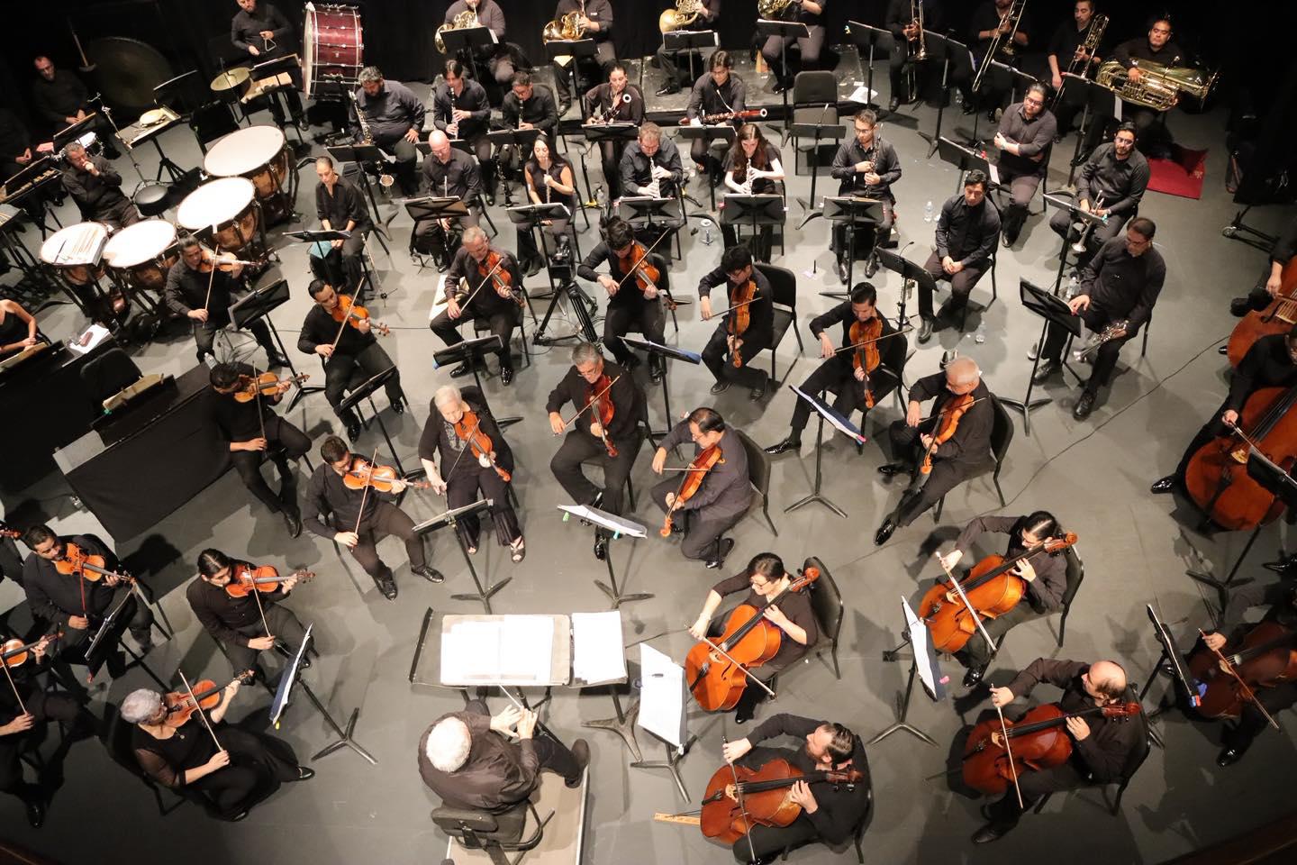 $!La OSSLA tuvo como director invitado al maestro Enrique Patrón de Rueda.