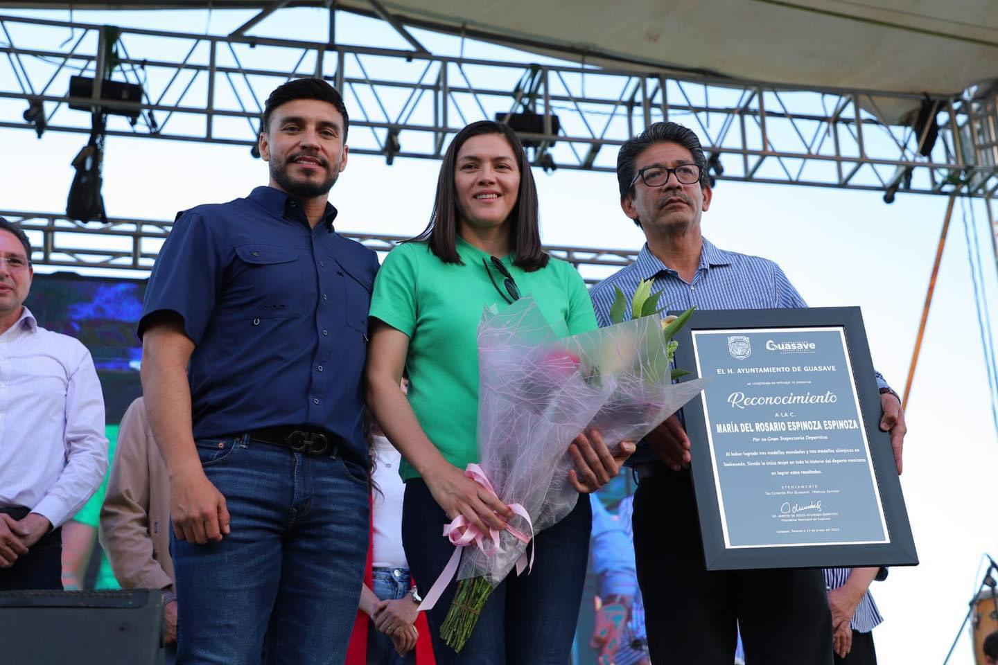 $!María del Rosario Espinoza es aclamada en Guasave