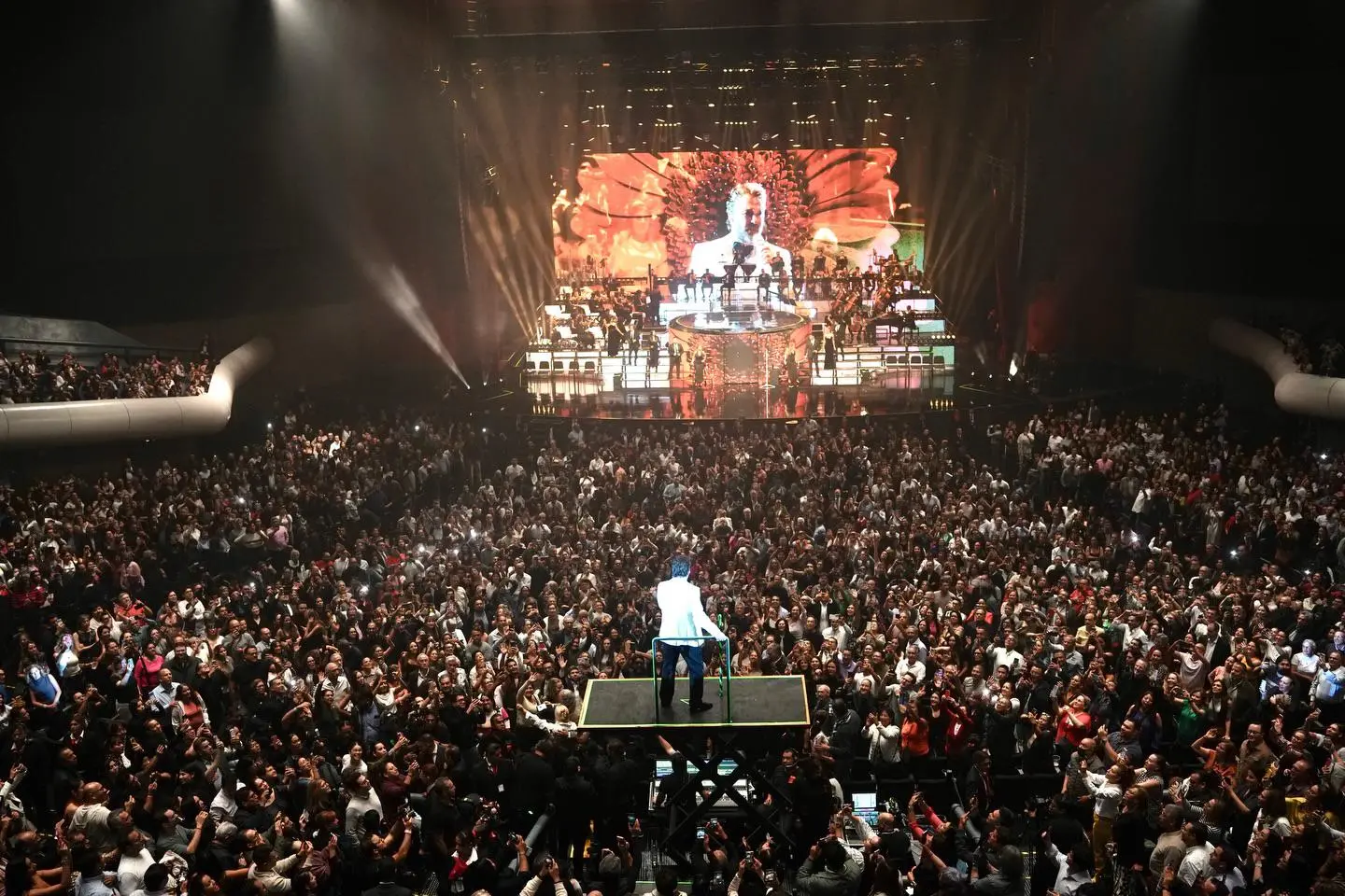 $!Celebra Mijares 40 años de trayectoria con memorable concierto