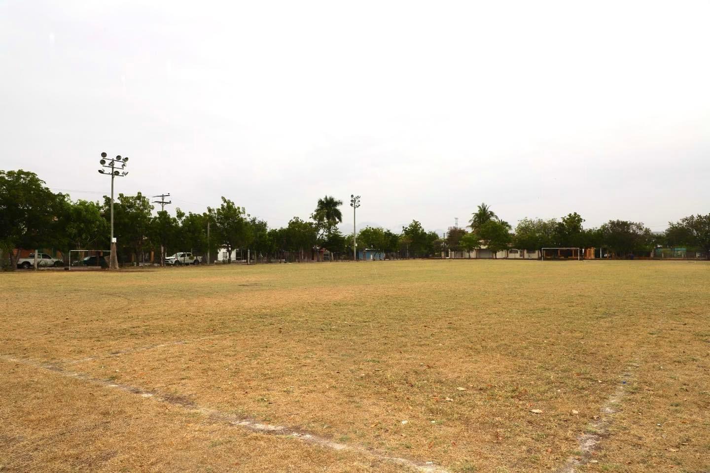 $!Dan inicio a obras de mejoramiento en campo de futbol de El Espinal, en Elota