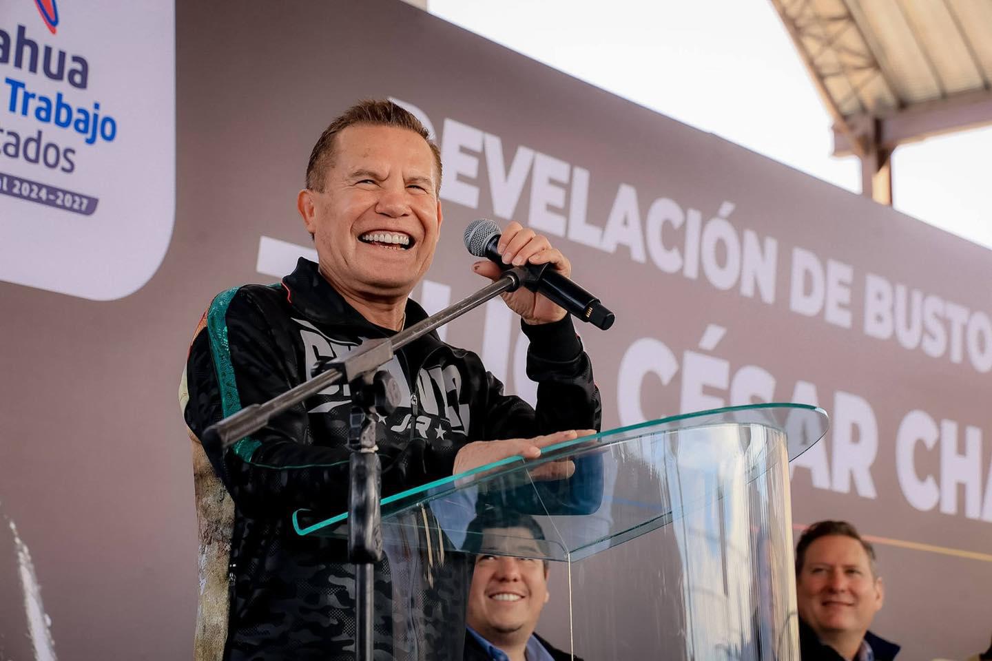 $!Julio César Chávez recibe homenaje con busto en Chihuahua