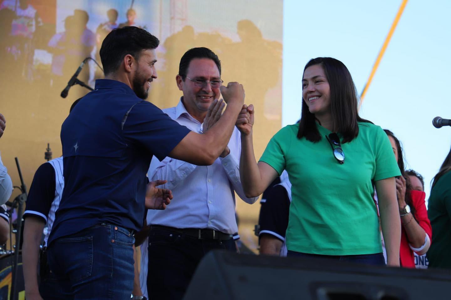 $!María del Rosario Espinoza es aclamada en Guasave