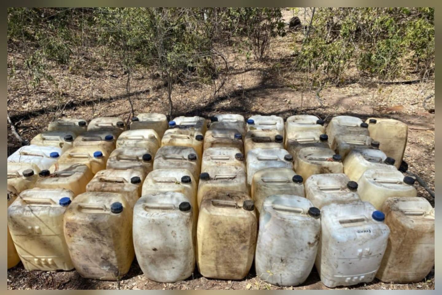 $!Ejército asegura cinco centros con precursores químicos en Culiacán y Badiraguato