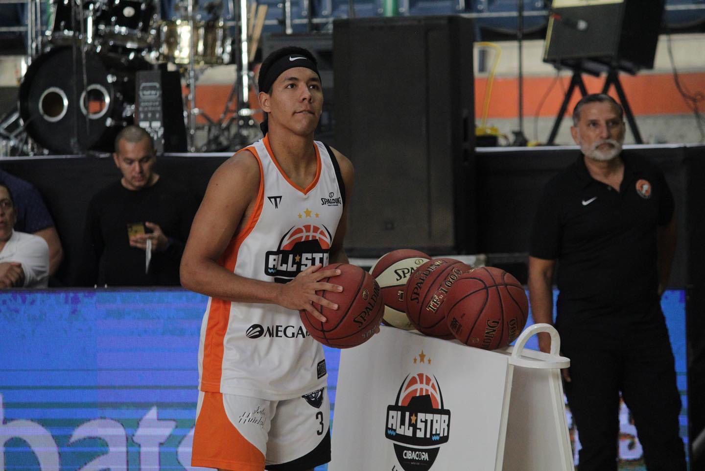 $!Ricardo Calatayud, de Venados Basketball, gana competencia de Tiros de Tres en el Juego de Estrellas del Cibacopa