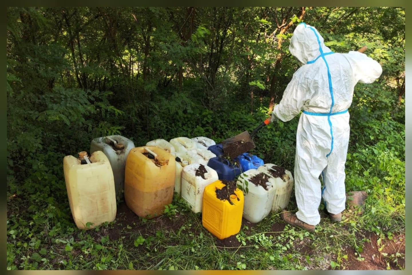 $!Ejército asegura cinco centros con precursores químicos en Culiacán y Badiraguato