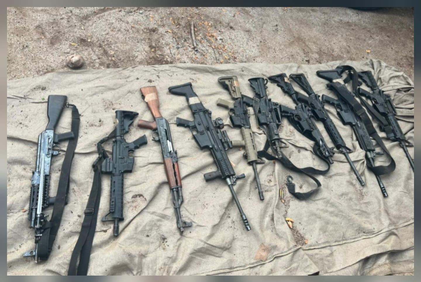 $!Ejército detiene a 10 civiles y asegura armas y vehículos en Culiacán