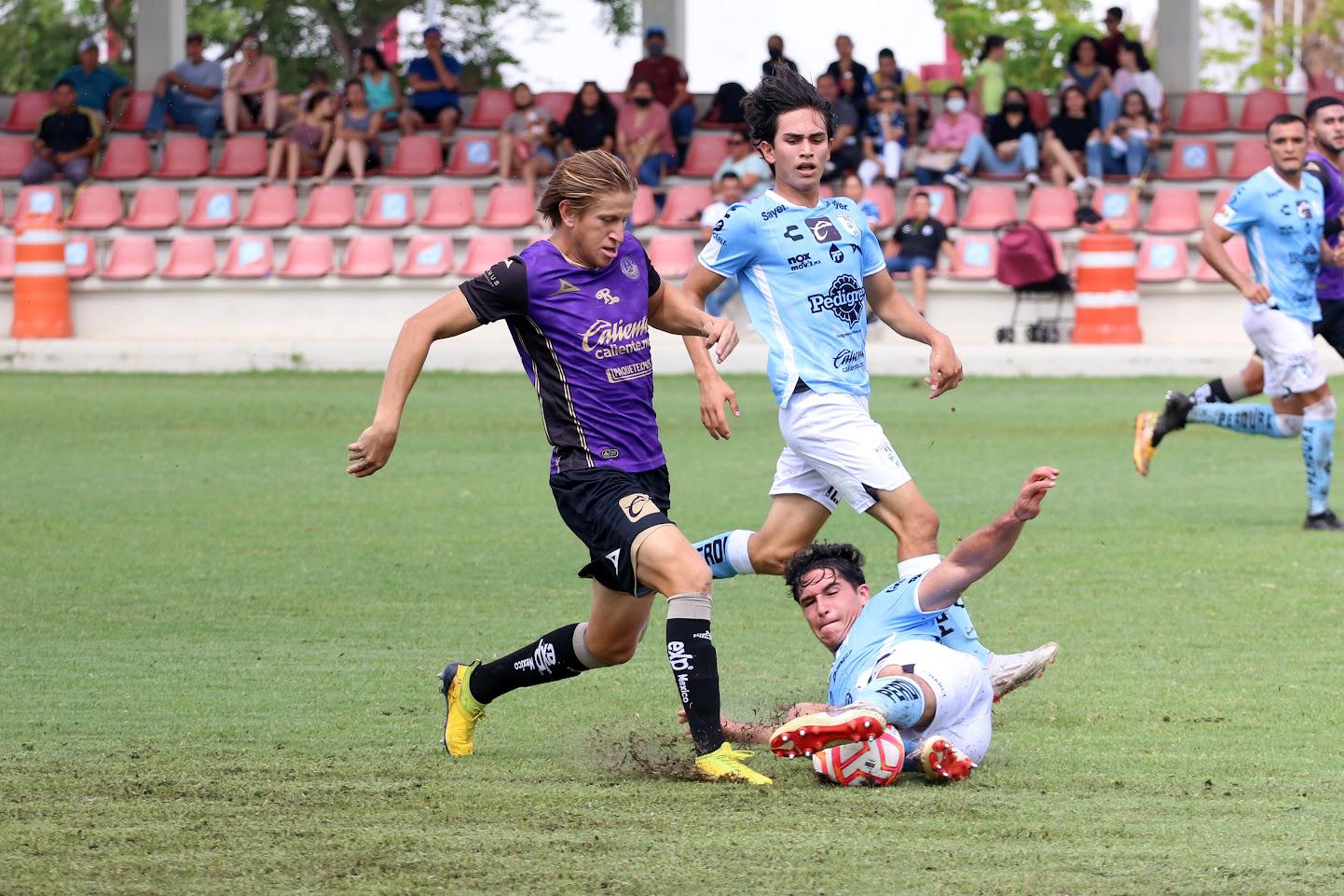 $!Mazatlán Sub 18 supera al Querétaro en la Unidad Deportiva Benito Juárez