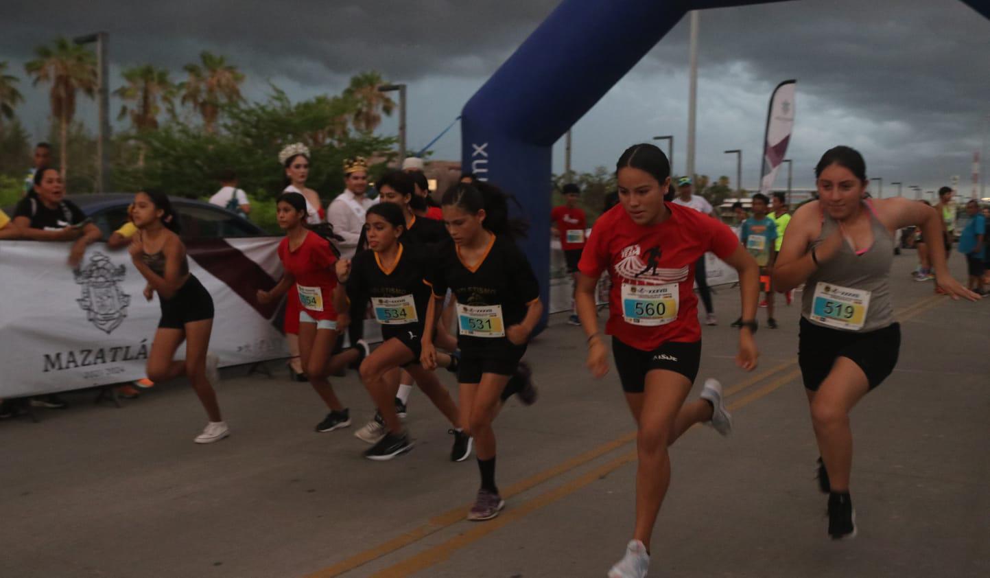 $!Interrumpe lluvia culminación de Carrera Día del Abogado