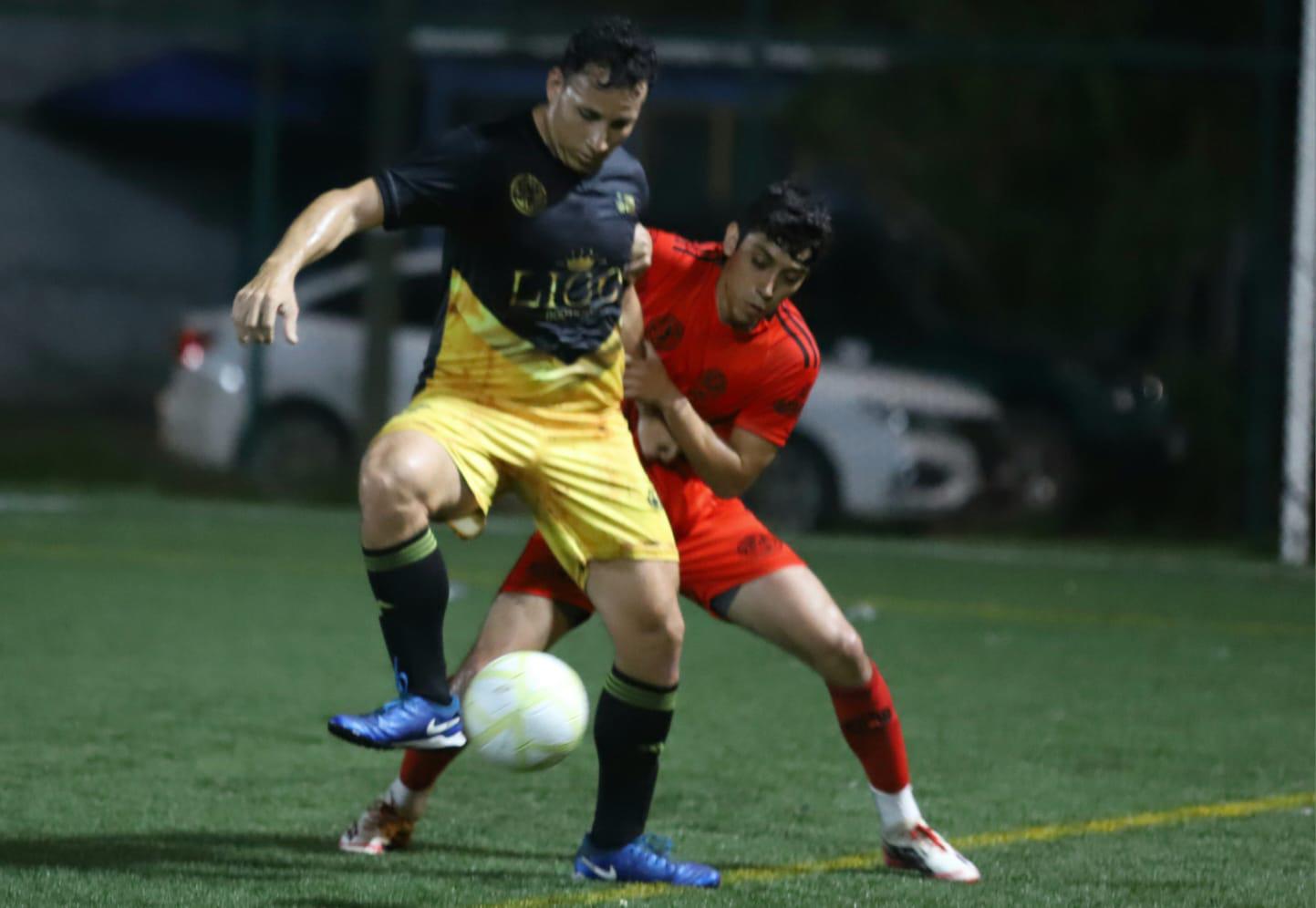 $!Familia Fajardo se impone a Autos Usados en Liga Intercanchas