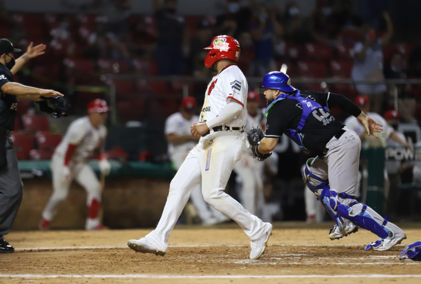 $!Venados de Mazatlán deja tendido a Charros de Jalisco en feria de carreras