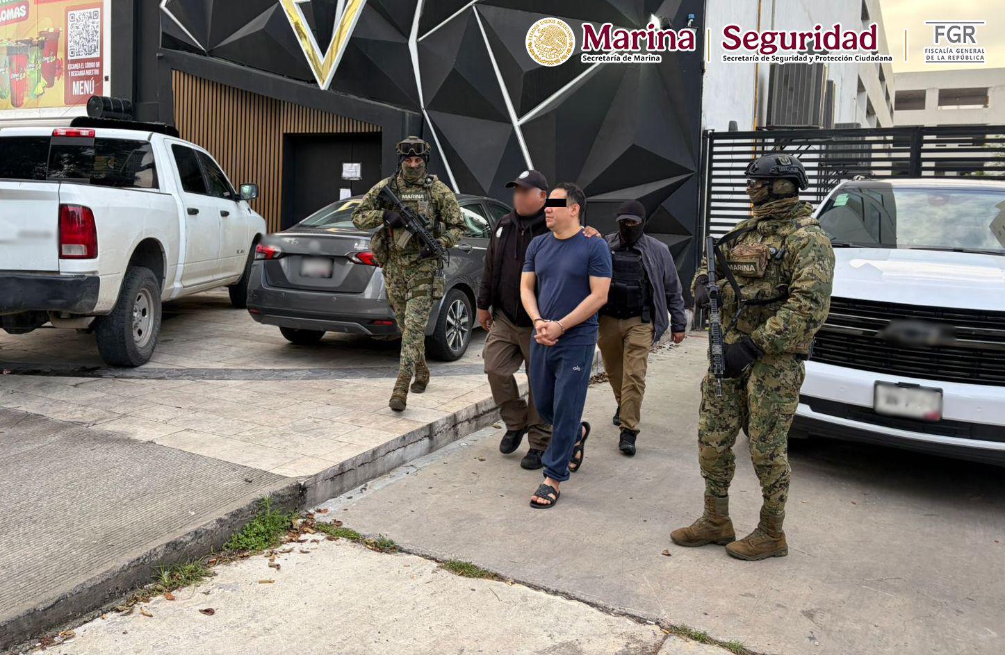 $!Cae en Puebla presunto líder de célula criminal de Acapulco; aseguran 39 vehículos, incluyendo de alta gama