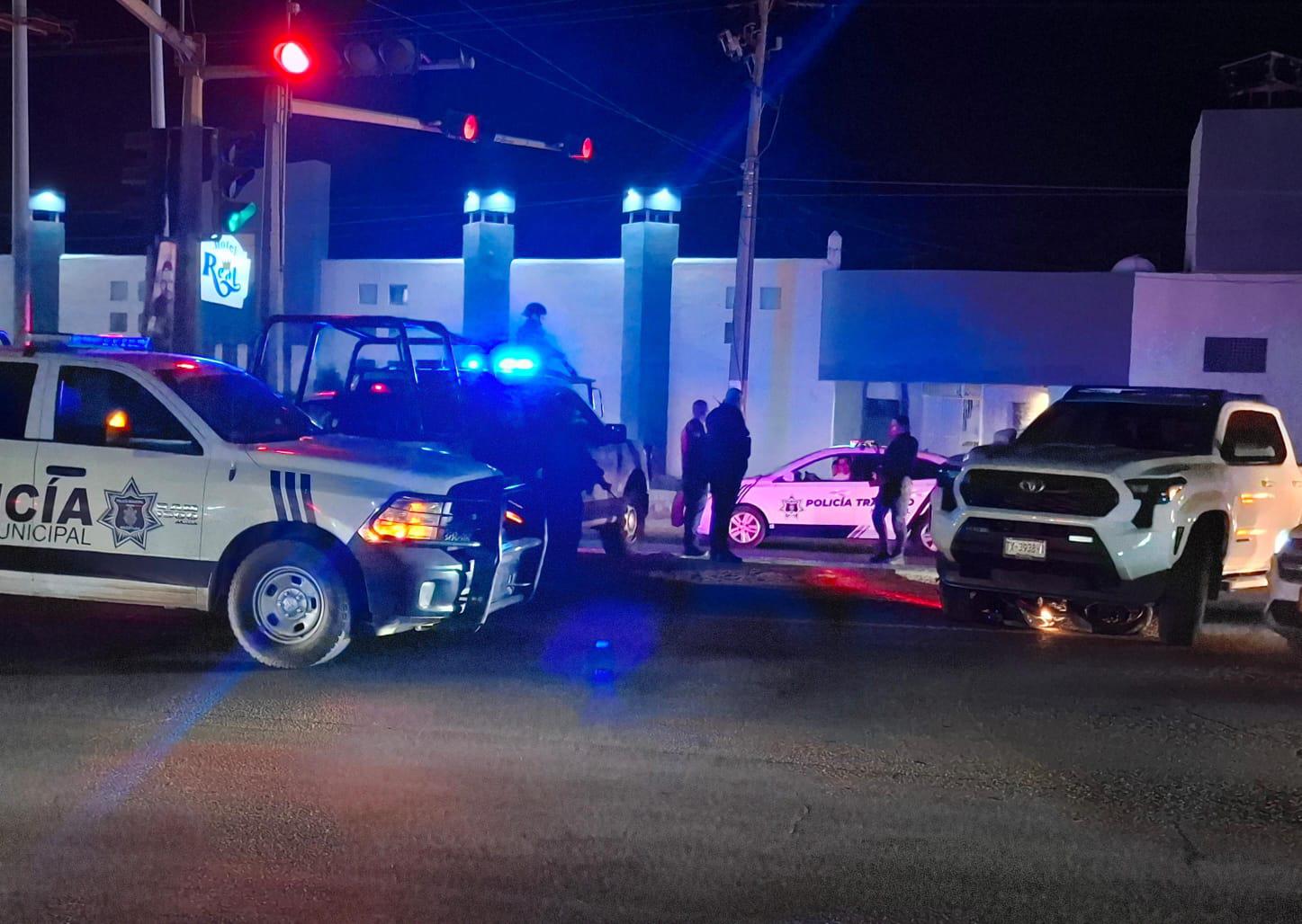 $!Queda motocicleta debajo de una camioneta tras accidente en Mazatlán