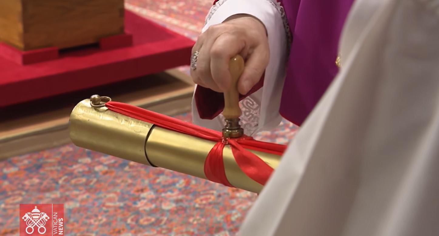 $!Cierran féretro del Papa Francisco; 250 mil fieles acudieron a despedirlo