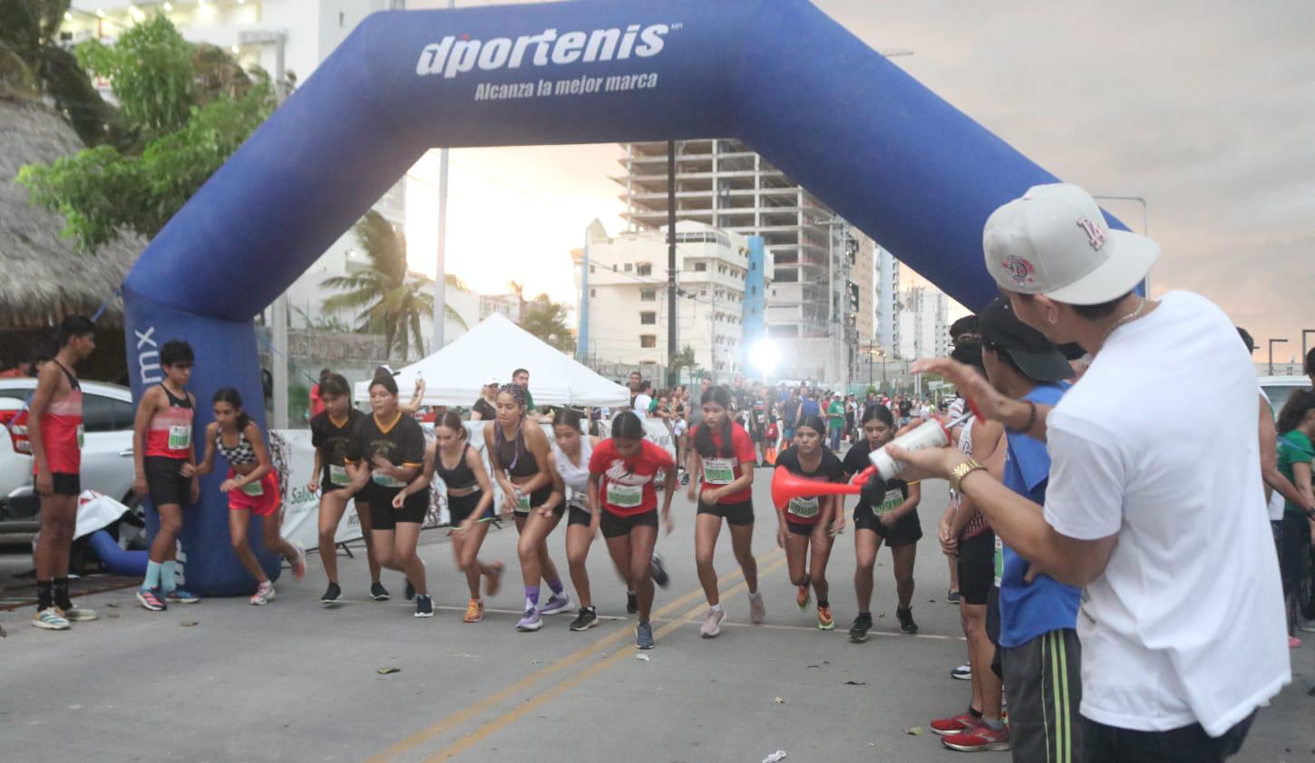 $!Interrumpe lluvia culminación de Carrera Día del Abogado