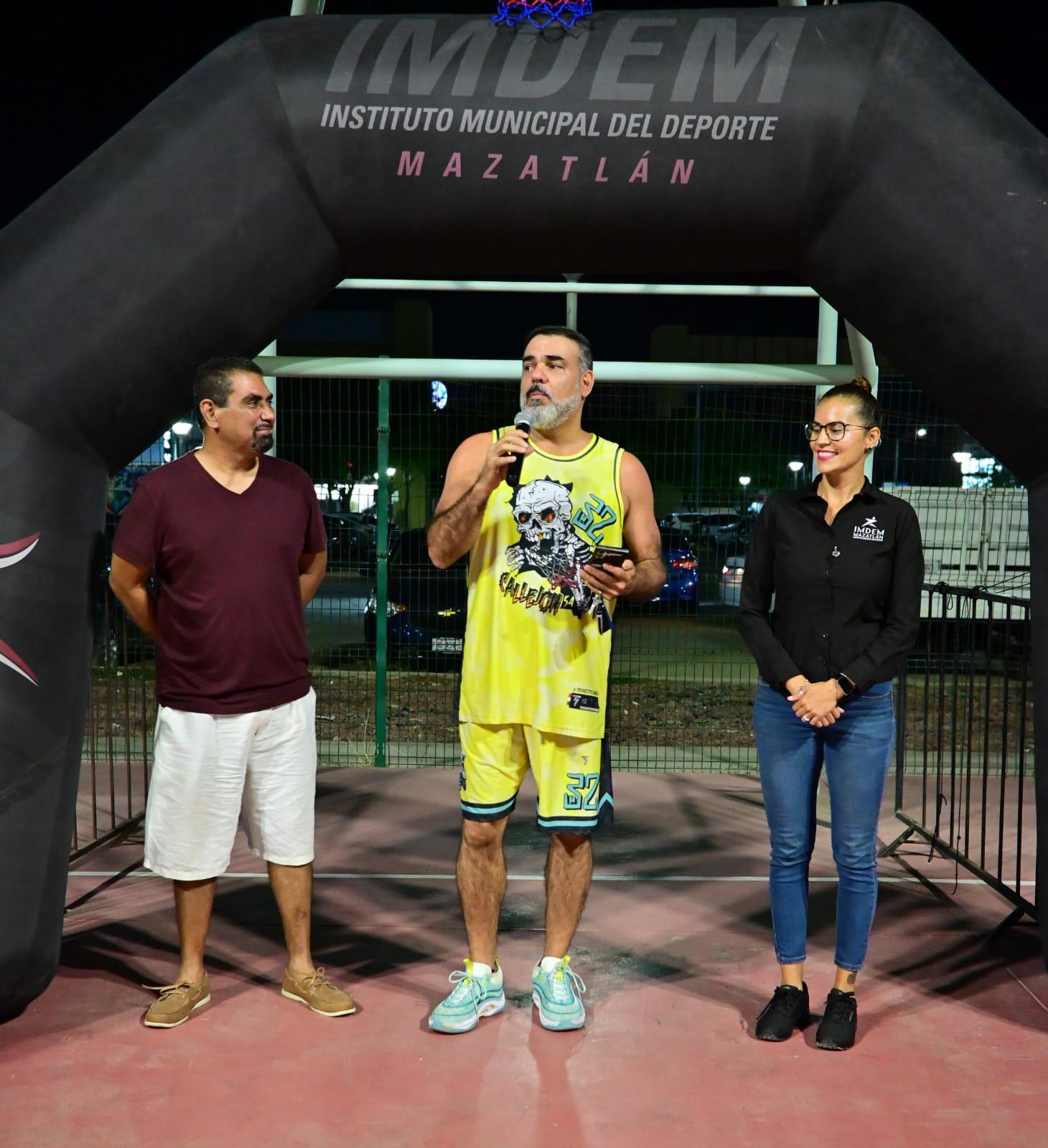 $!Premian a los mejores de la Liga de Baloncesto del Parque Lineal e inauguran una nueva edición
