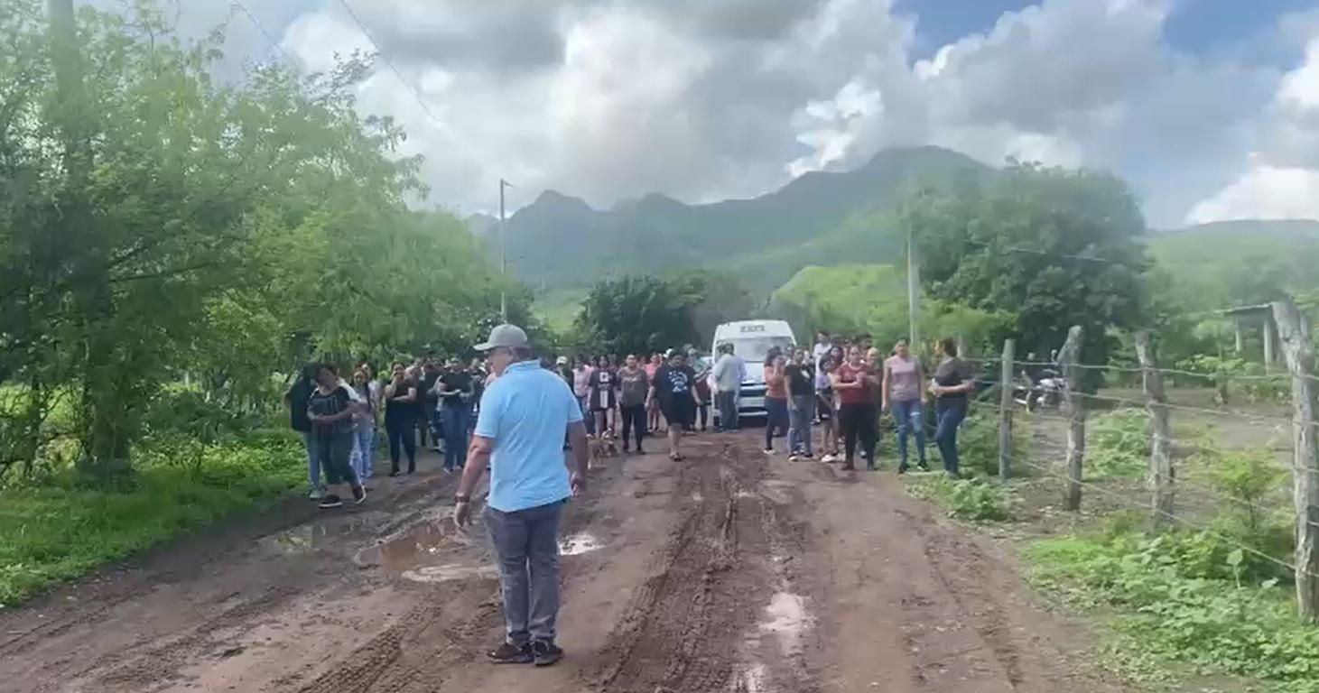 $!Balacera por tierra y aire en Tacuichamona: vecinos denuncian desaparición de al menos tres personas