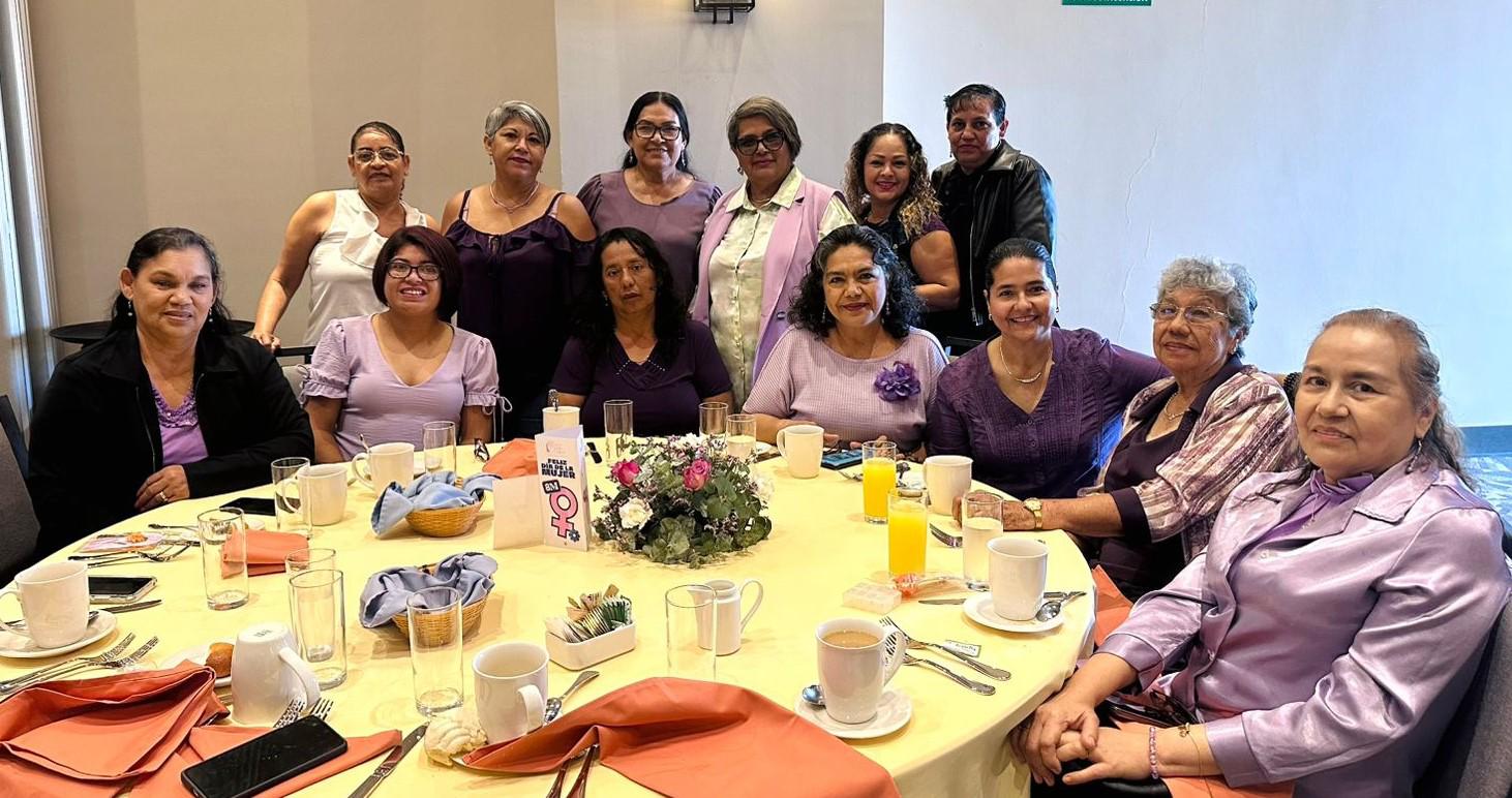$!Durante la reunión, las colaboradoras celebraron el Día Internacional de la Mujer y fortalecieron los lazos de amistad dentro de la fundación.