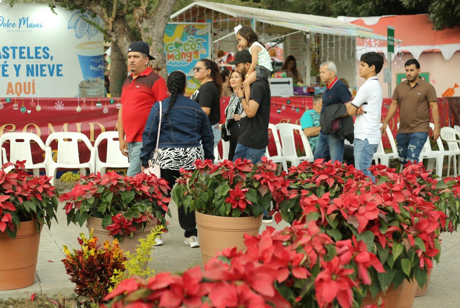 $!Pasan un domingo de magia y diversión en la Villa Navideña de Mazatlán