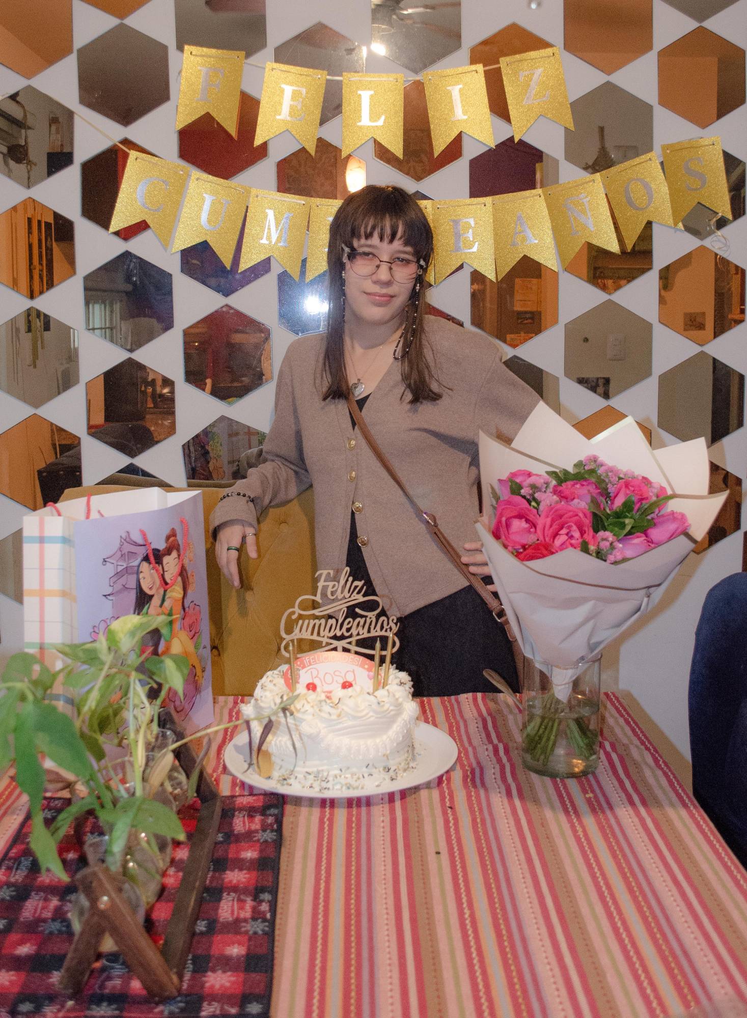 $!Rosa Emilia recibió flores, regalos y felicitaciones.