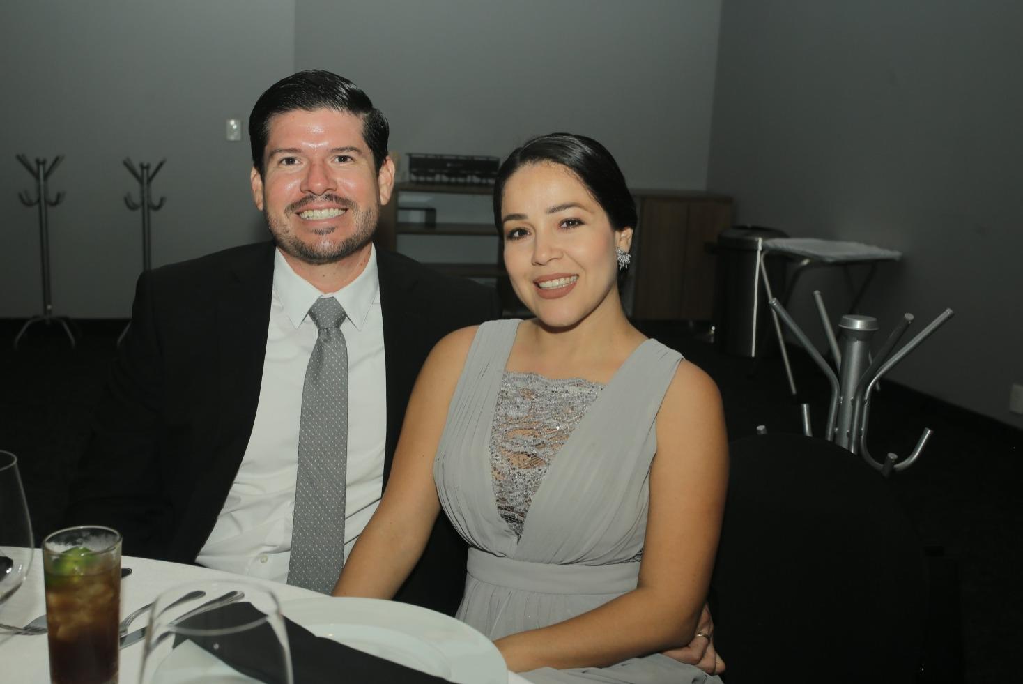 $!Víctor Adrián García y Claudia García.