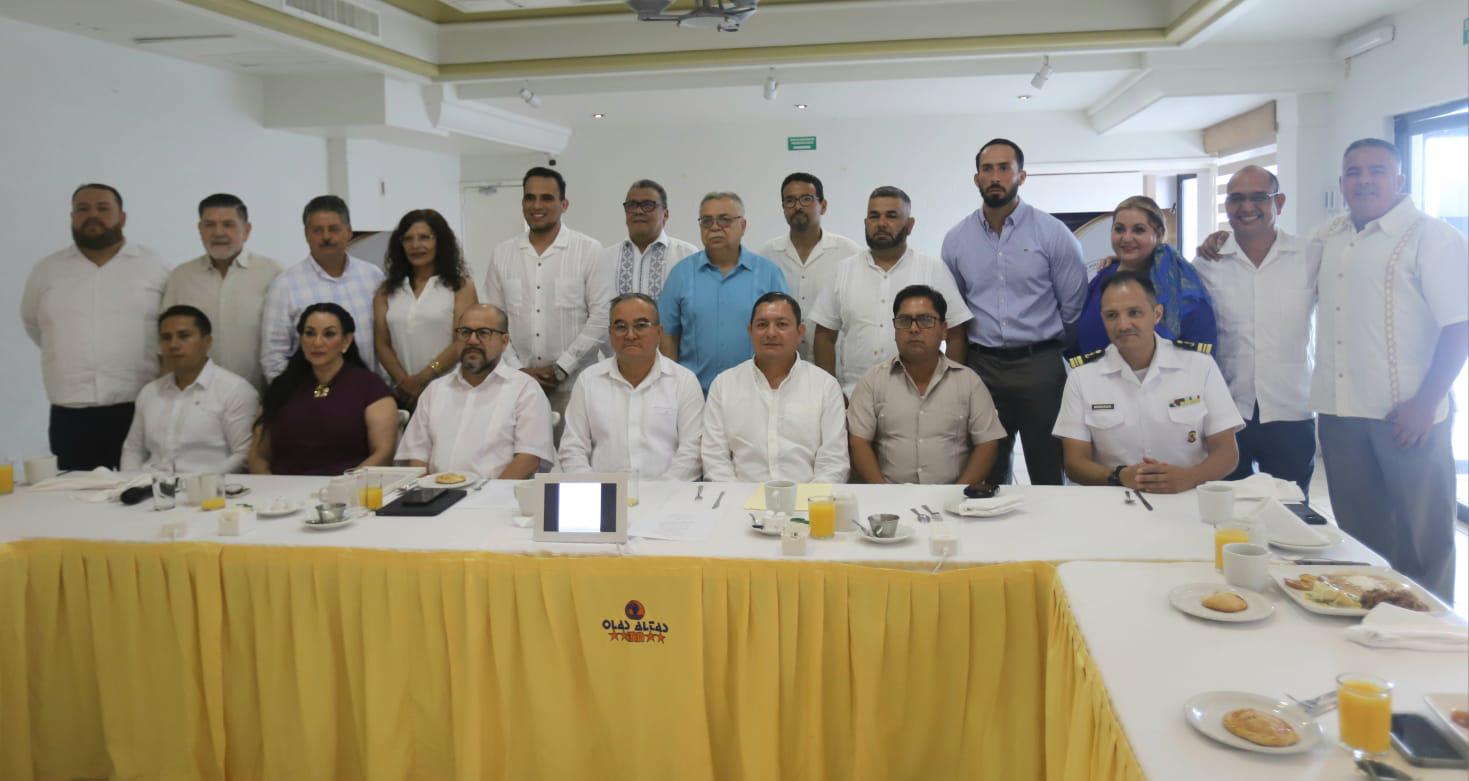 $!La nueva mesa directiva de Copevain junto a invitados especiales, durante la fotografía del recuerdo.