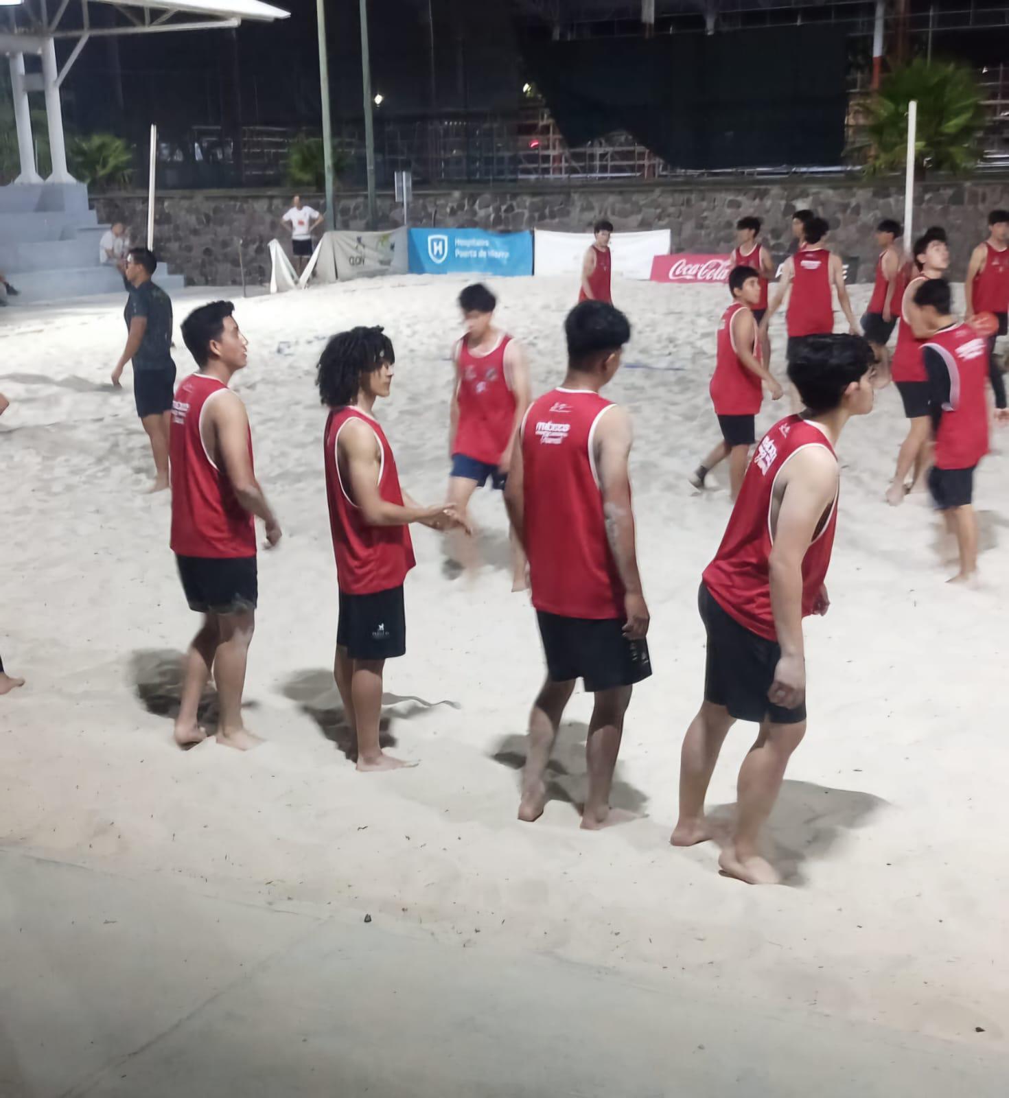 $!Demuestra su valor mazatleco ‘Rive’ Fregoso, en Colima, con la Selección Mexicana de handball de playa