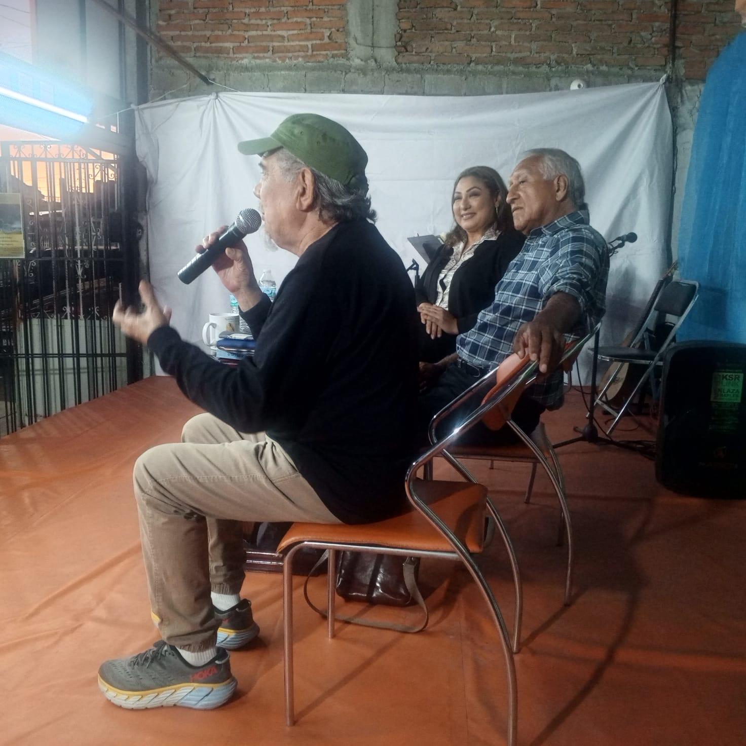 $!Yajaira Villareal, Miguel Ángel Ramírez Jardines y Gildardo Izaguirre durante la presentación del libro.