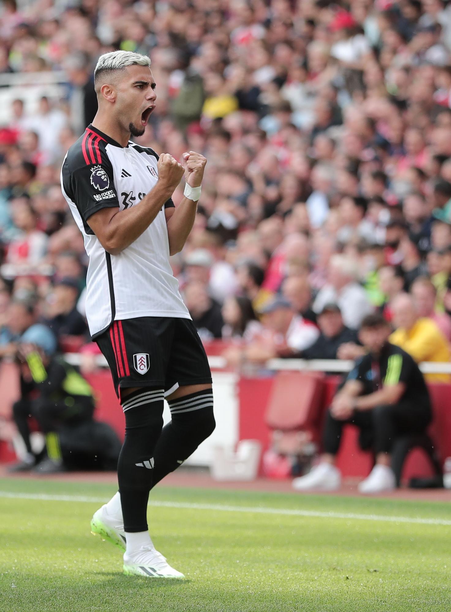 $!Raúl Jiménez a punto de anotar golazo en empate del Fulham