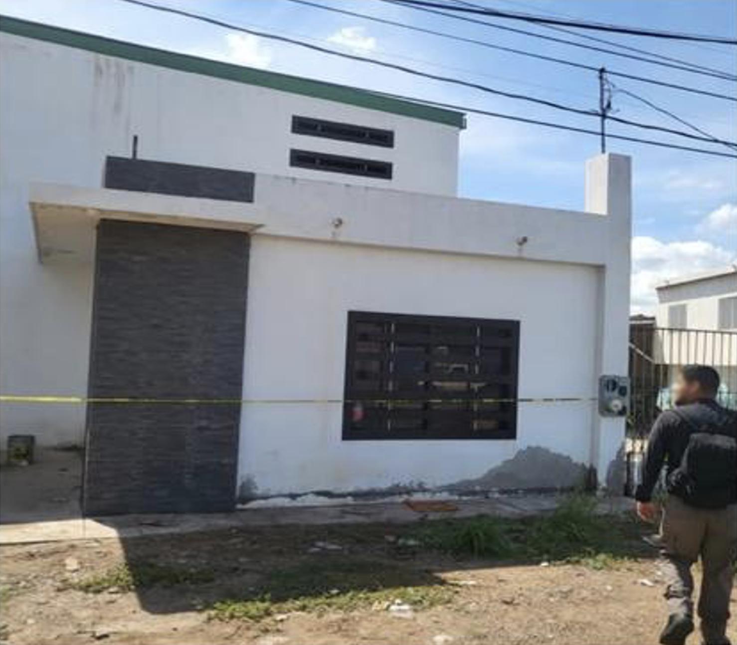 $!Aseguran drogas y miles de litros de químicos en Culiacán durante cateo federal