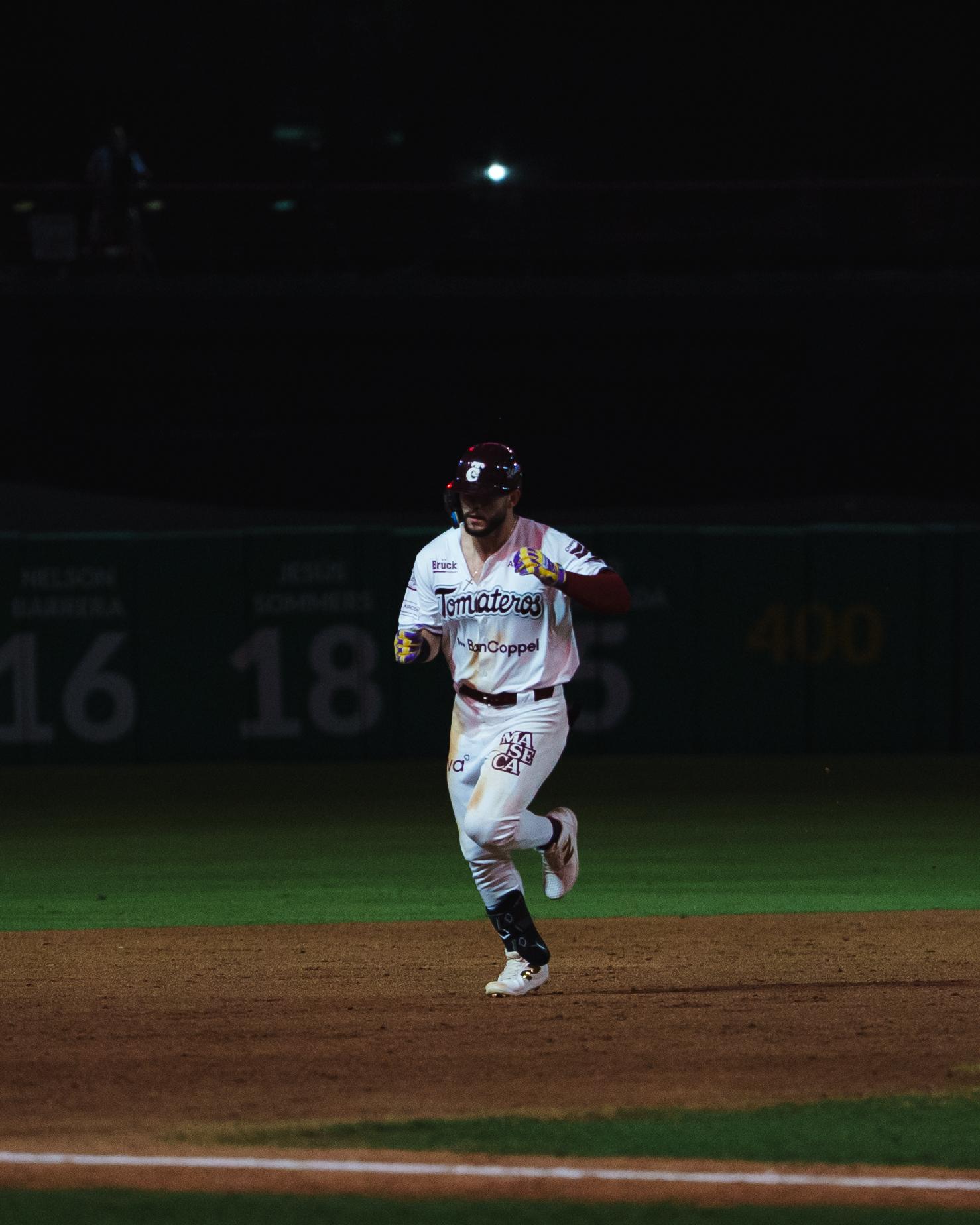 $!Tomateros deja en el terreno a Charros con un tablazo de Jon Singleton