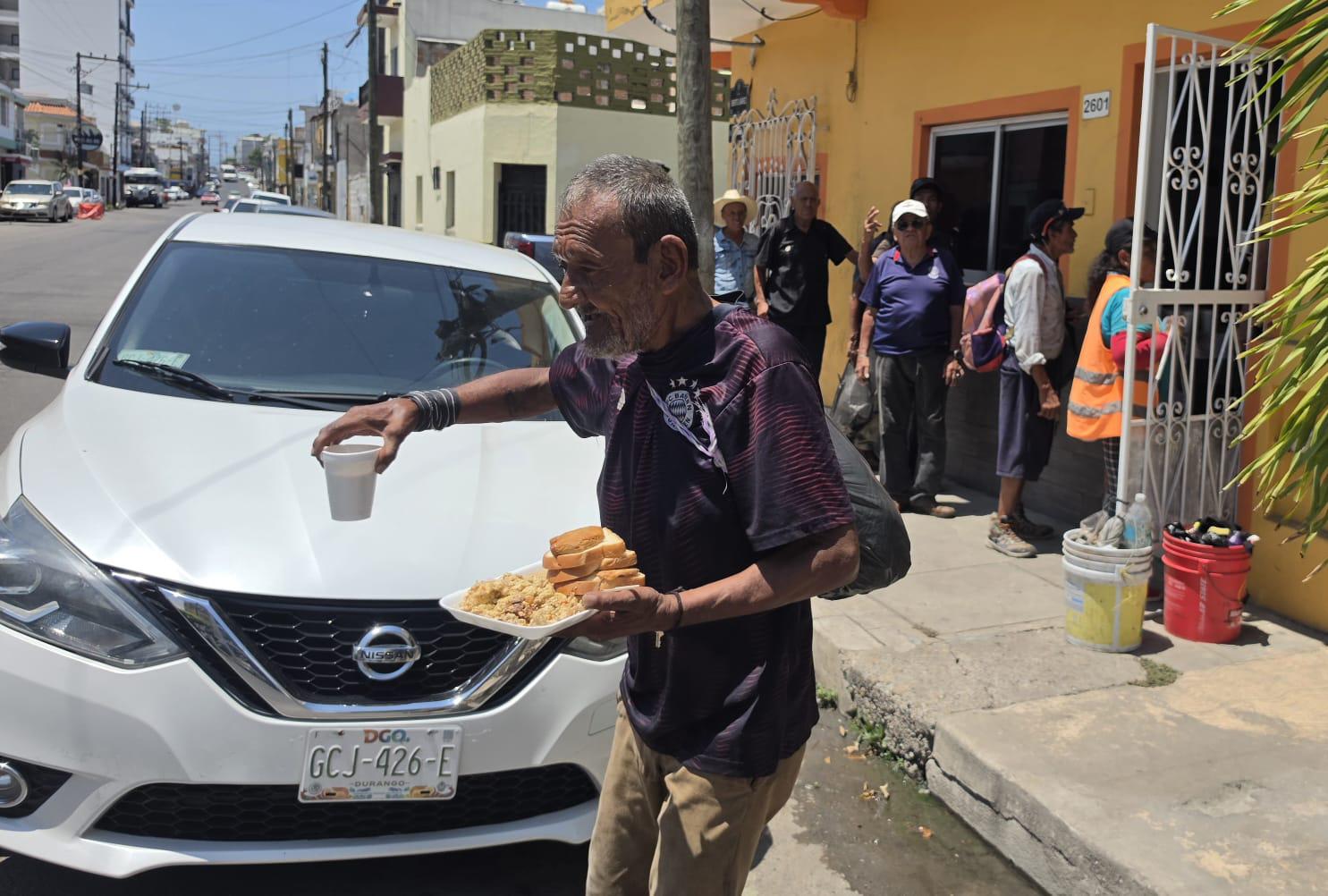 $!Comedor Humanitario reparte alimento y esperanza a más de mil personas cada mes en Mazatlán