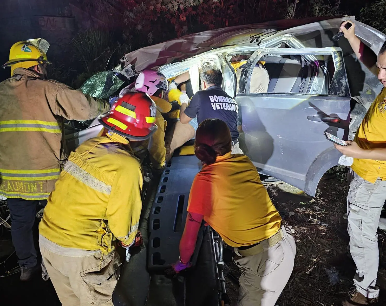 $!Aparatosa volcadura deja dos personas muertas y una herida al sur de Mazatlán