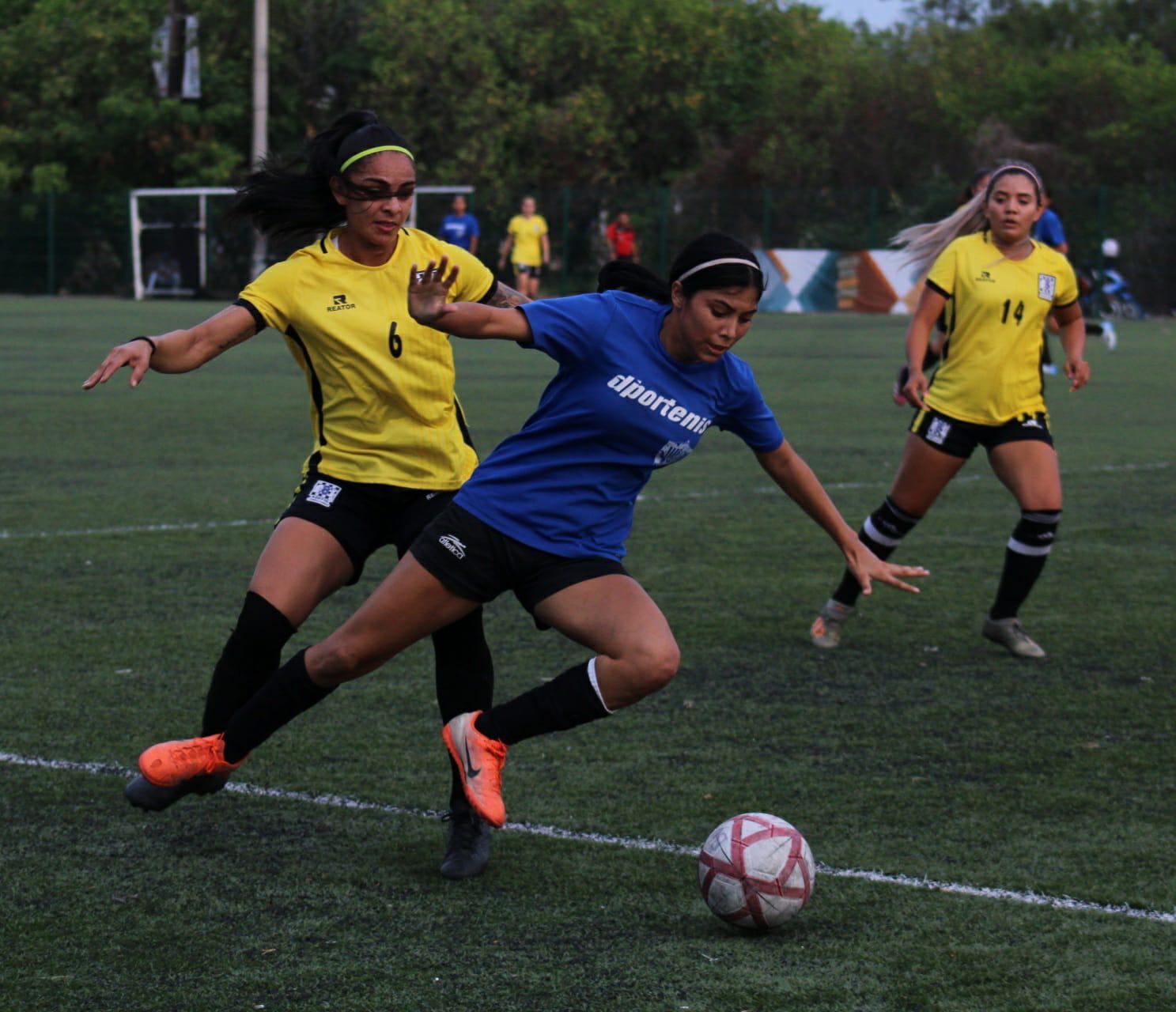 $!Toros Mazatlán ‘A’ y Leonas D’portenis se coronan en la Liga de Futbol Imdem Femenil