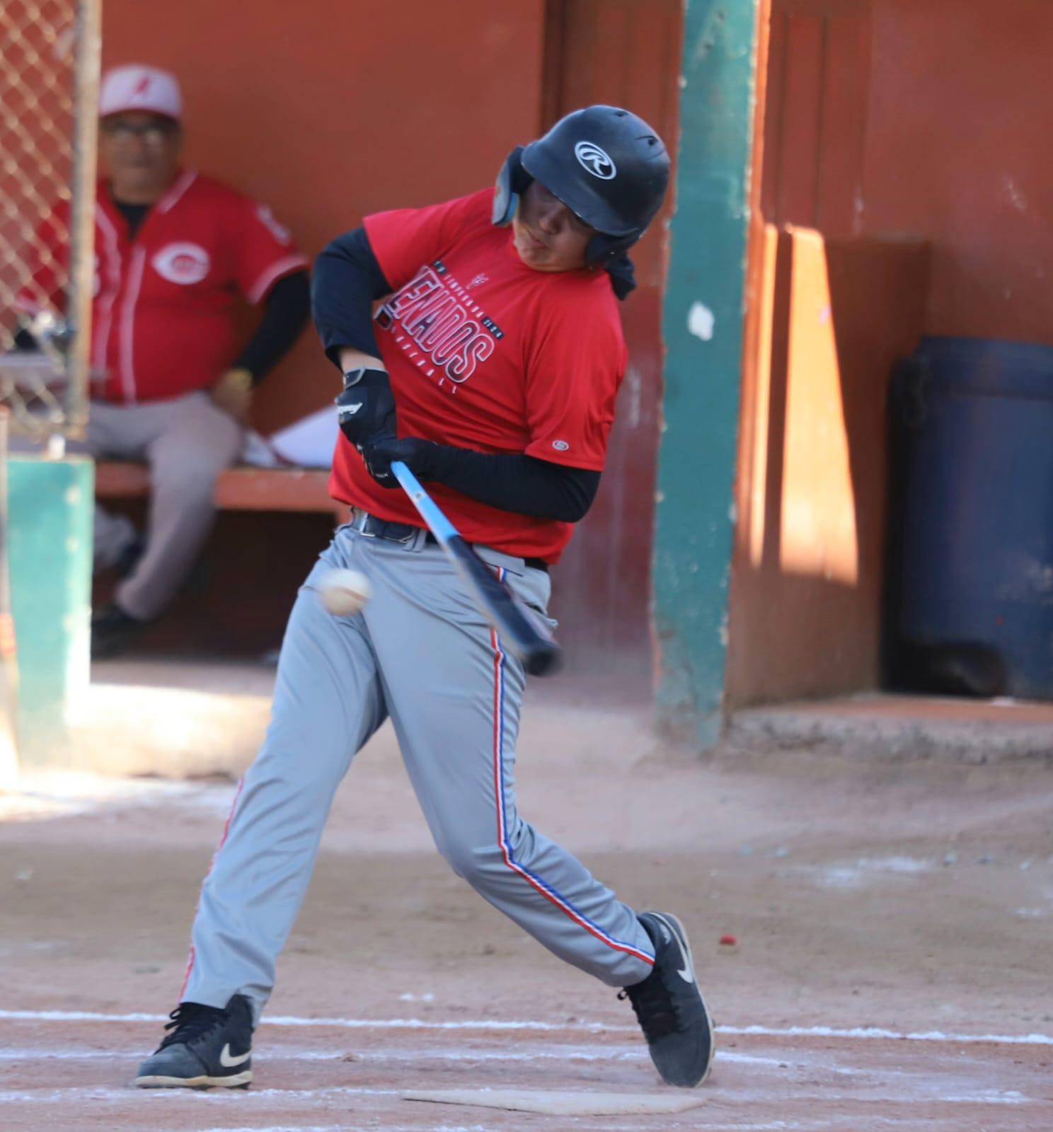 $!Familia Kelly domina duelo en la cumbre en Liga Meseros
