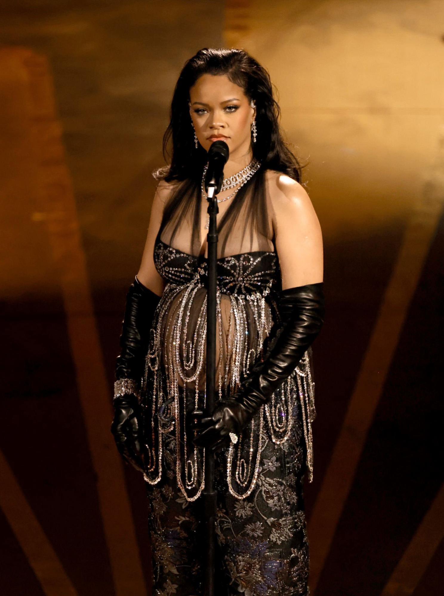 $!Rihanna interpreta ‘Lift me up’, de Pantera Negra: Wakanda por siempre