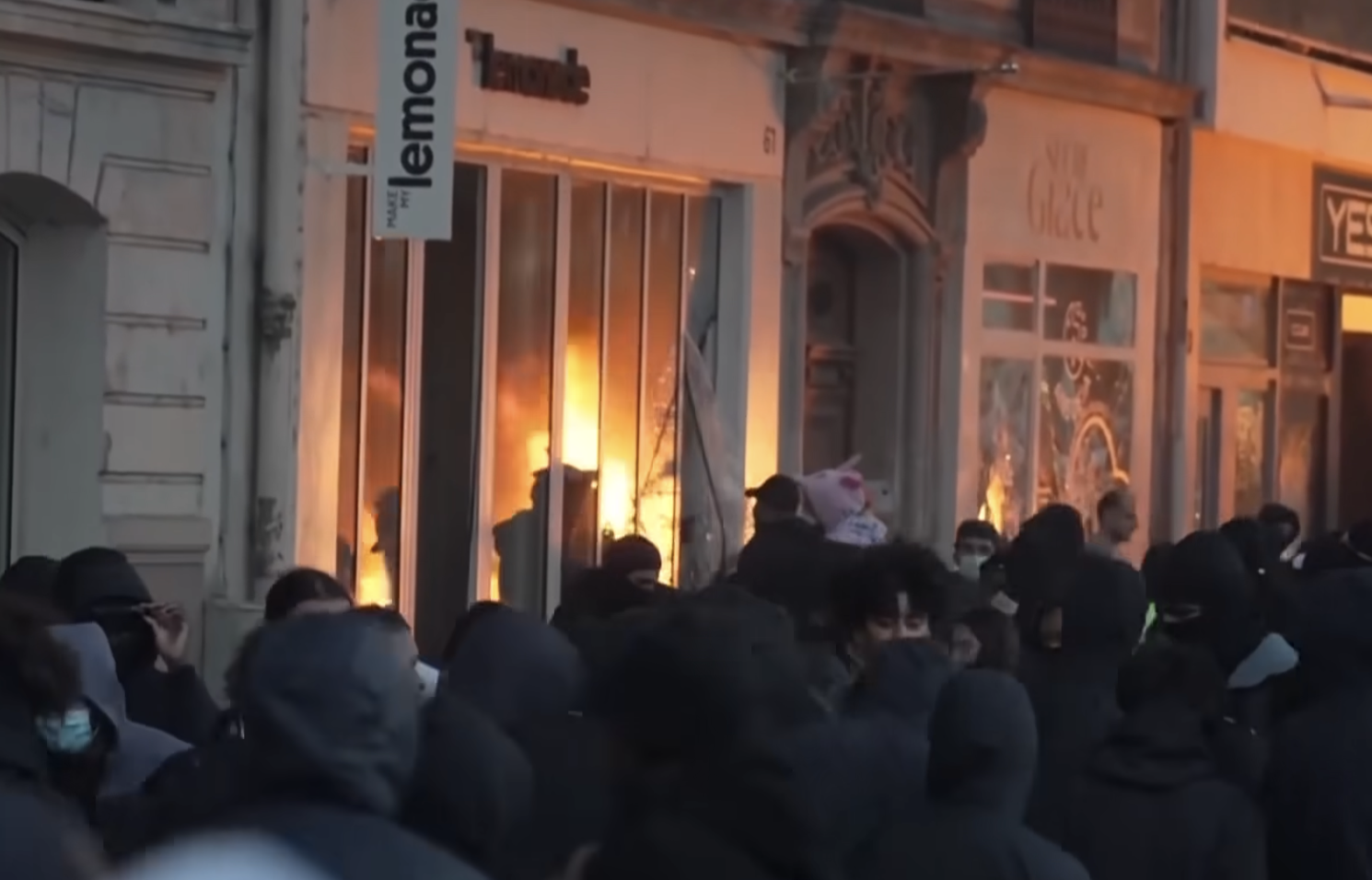 $!Jornada de protestas en Francia deja al menos mil 800 detenidos