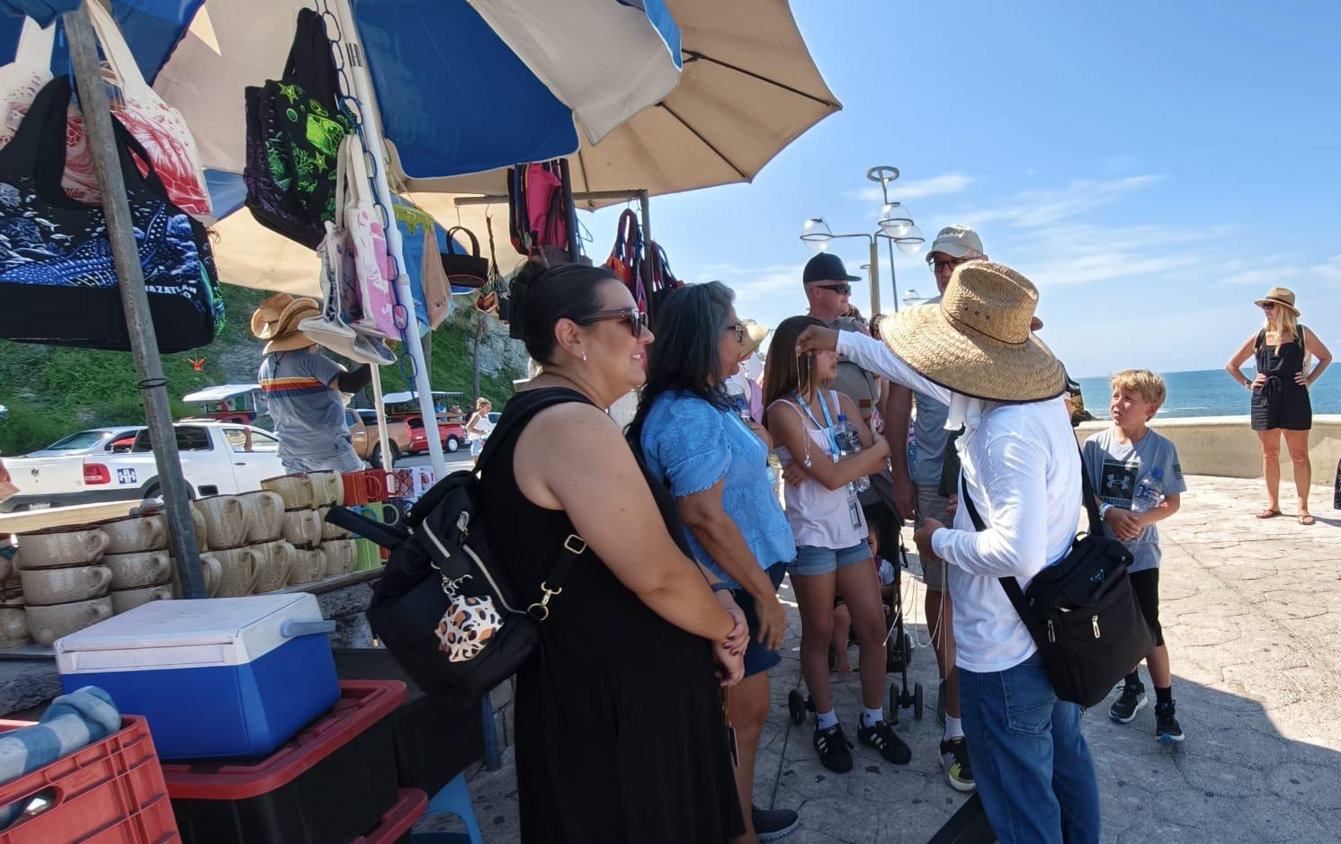 $!Cruceristas impulsan los servicios turísticos en Mazatlán
