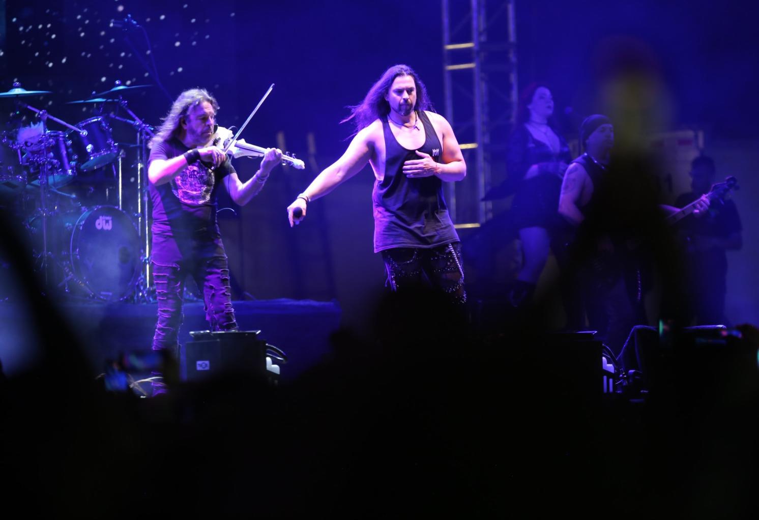 $!Violines, guitarras y una conexión total marcaron una noche inolvidable en Mazatlán.