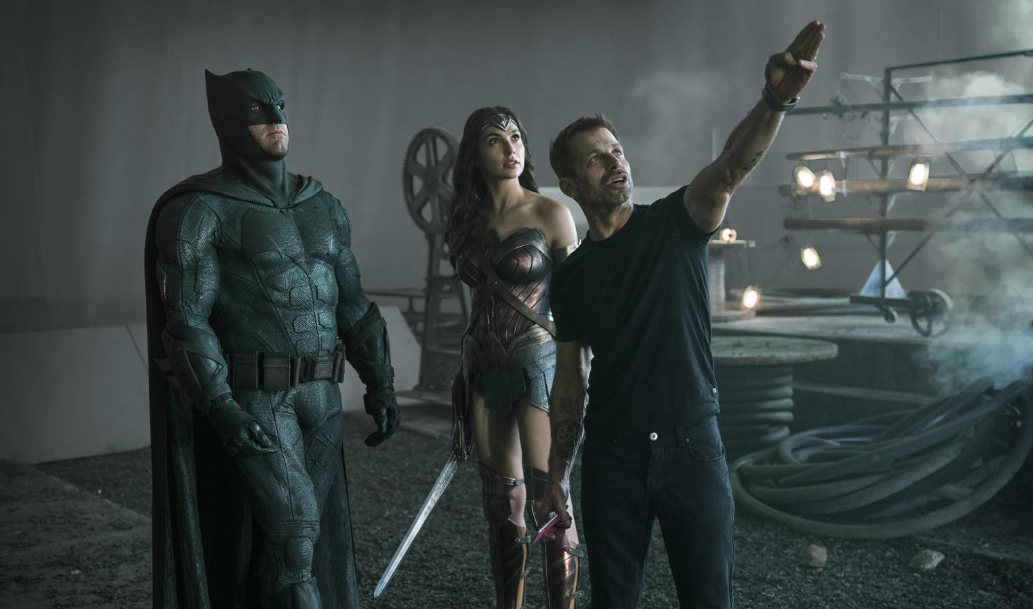 $!Zack Snyder junto a Ben Affleck como Batman y Gal Gadot como la Mujer Maravilla.