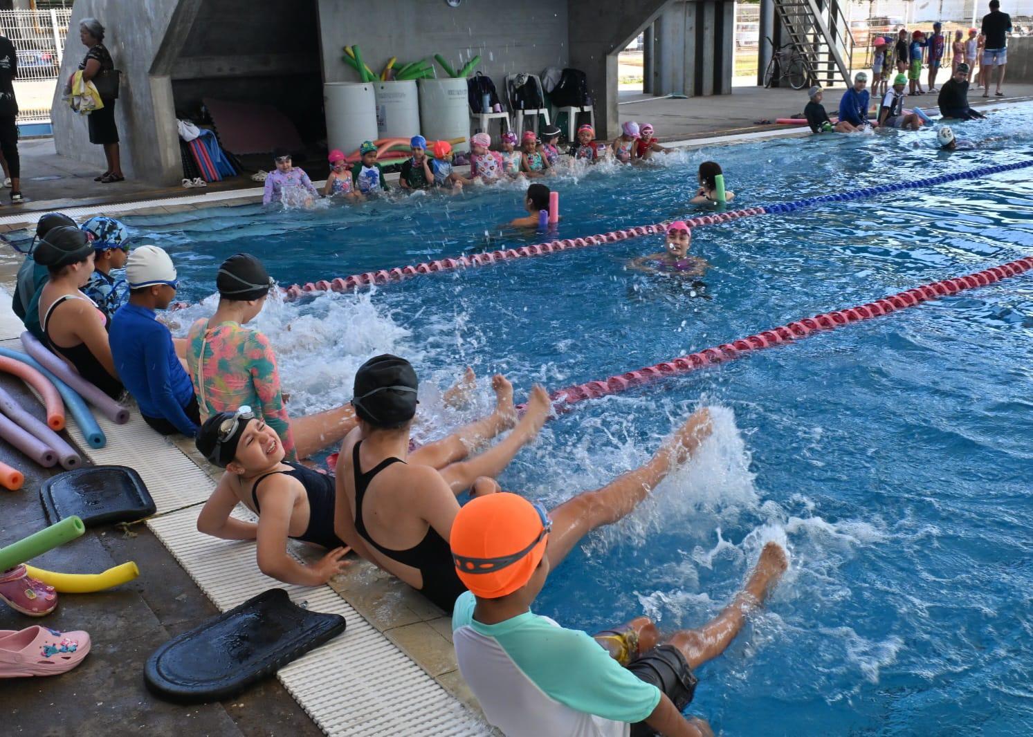 $!¡Al agua, pequeños! La Alberca Olímpica Mazatlán abre sus puertas