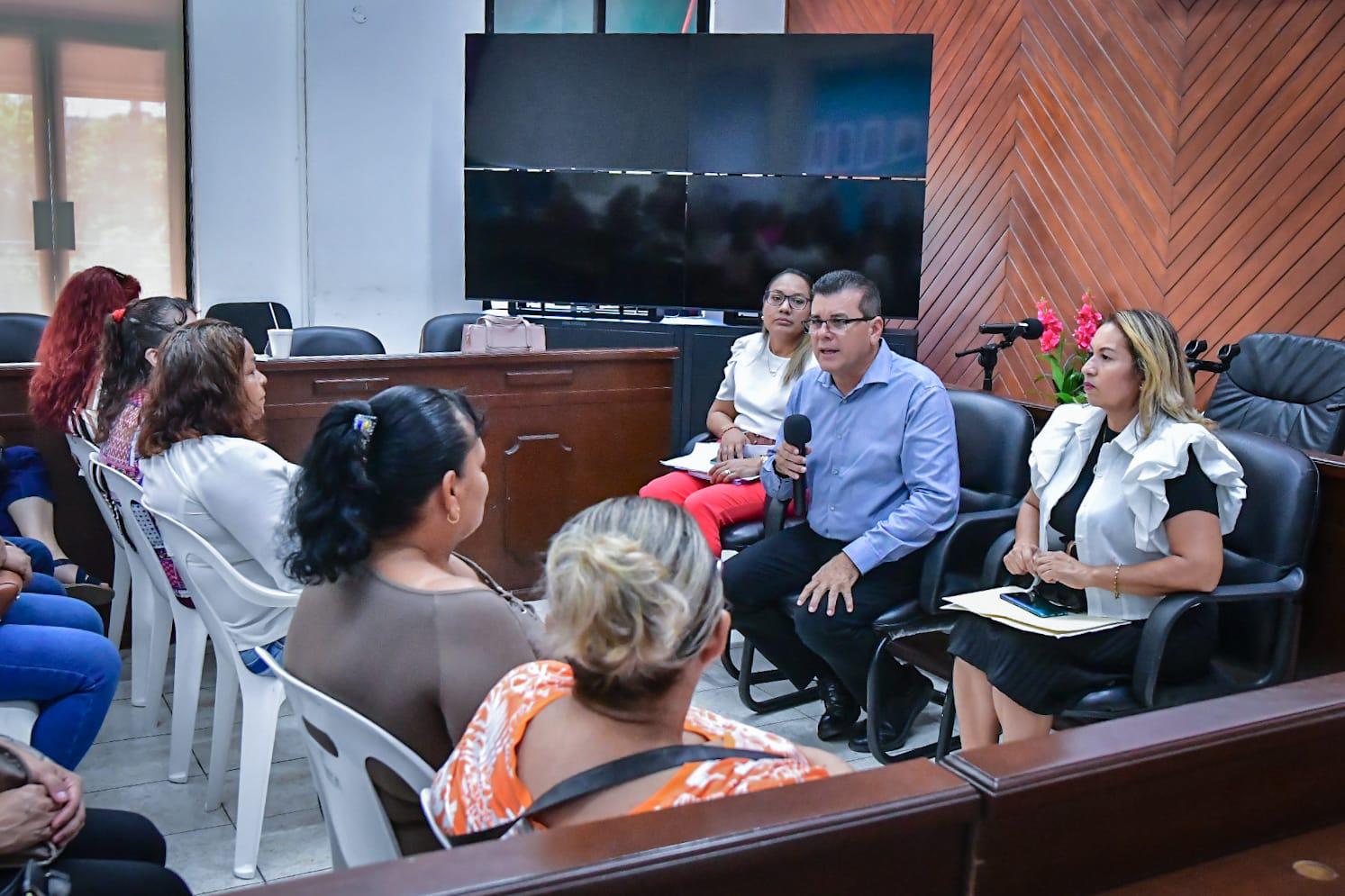$!Se reúnen policías jubilados y viudas con autoridades municipales, en Mazatlán