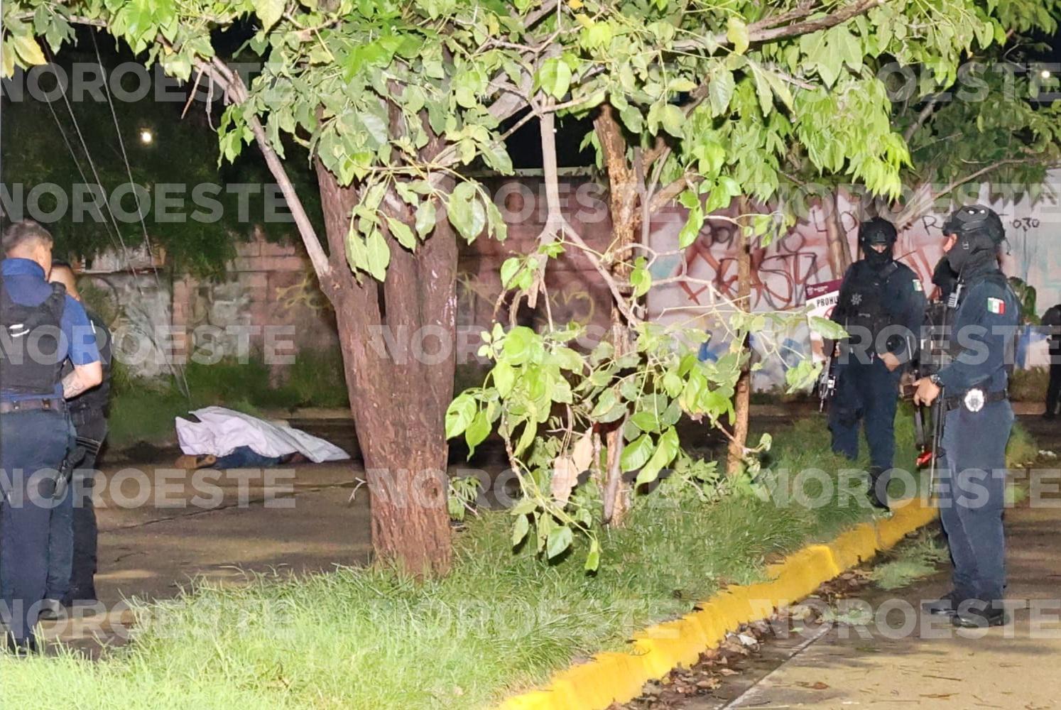 $!Un muerto y un herido grave deja agresión con ráfagas de arma automática en el Alarcón, en Mazatlán