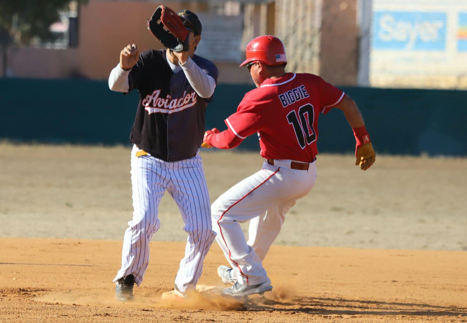 $!Familia Kelly pierde su calidad de invicto en Liga Meseros
